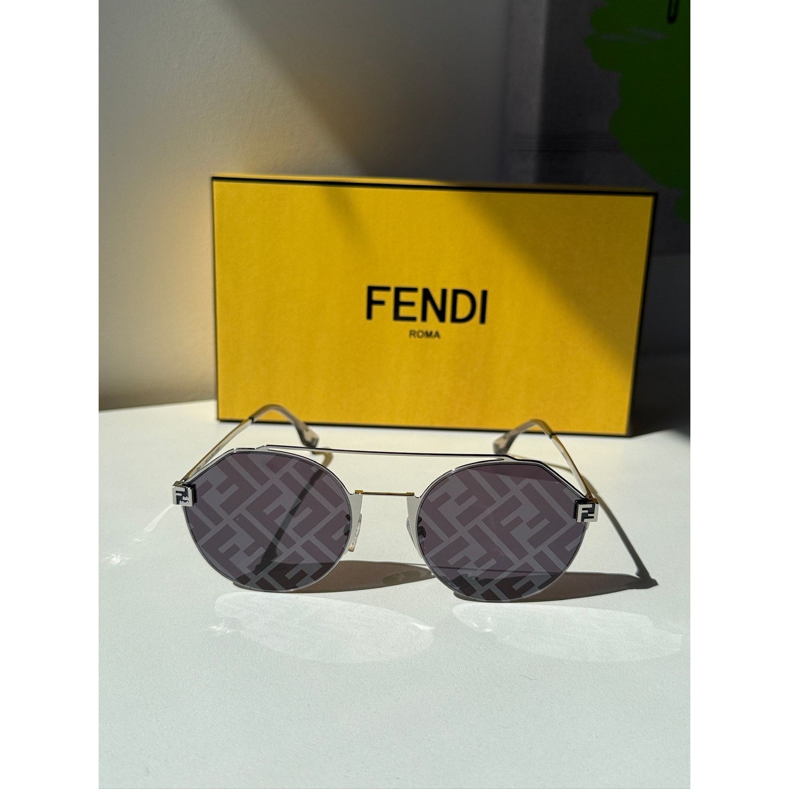 Fendi NEW Fendi FE40060U Silver Logo Mirror Round Sunglasses Size ONE SIZE - 3 Thumbnail