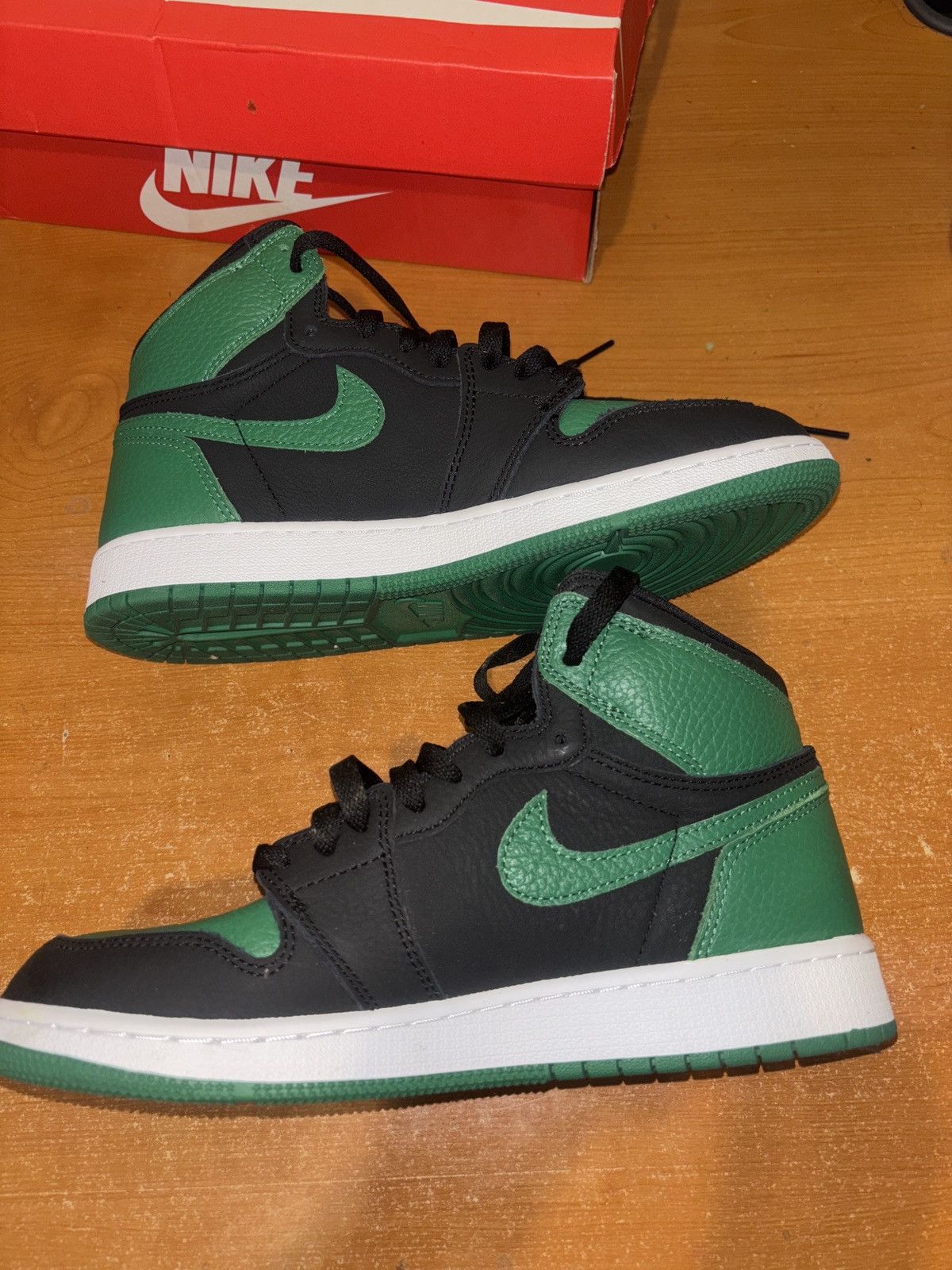 Jordan Brand Jordan 1 Retro High Pine Green Size US 7 / EU 40 - 2 Thumbnail