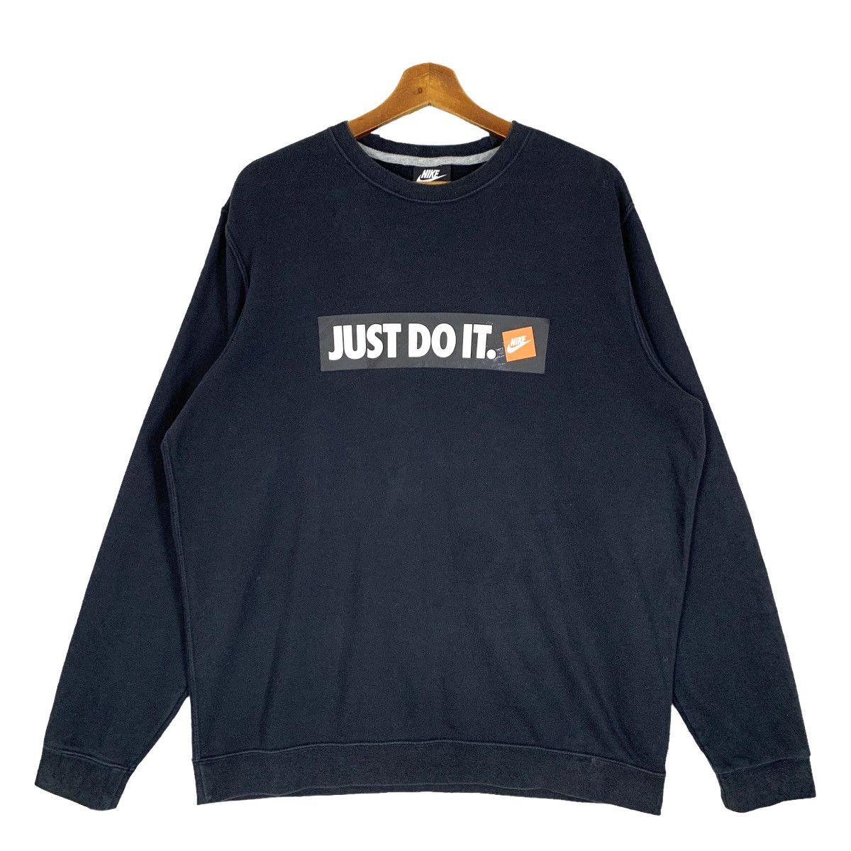 image of Nike Just Do It Streetwear Crewneck Sweatshirt Size L in Black, Men's