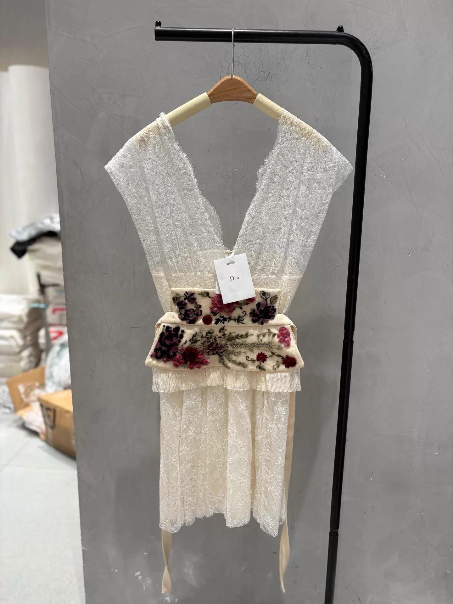 Dior Dior Embroidered Lace Haute Couture Dress 34 NWT Size XS / US 0-2 / IT 36-38 - 1 Thumbnail