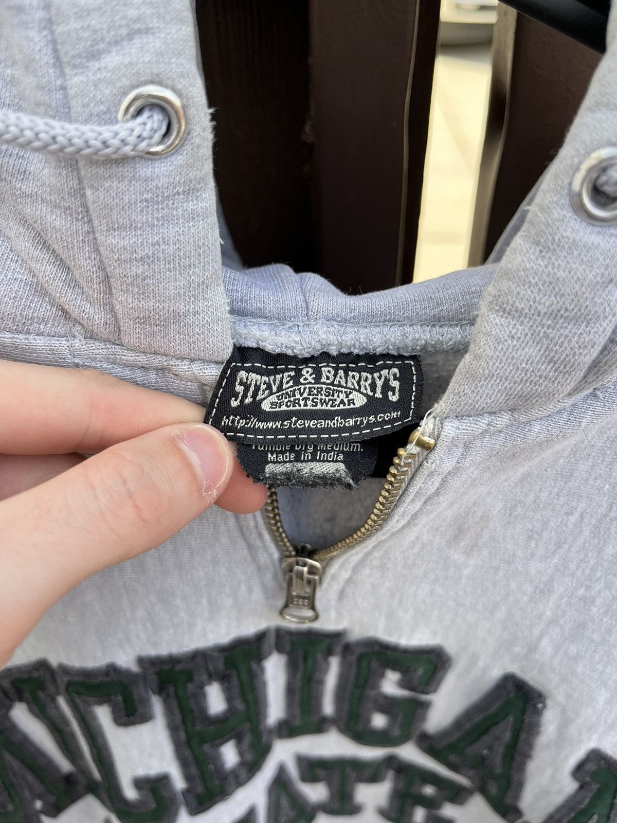 Vintage michigan state embroidered hoodie Size US XL / EU 56 / 4 - 4 Thumbnail