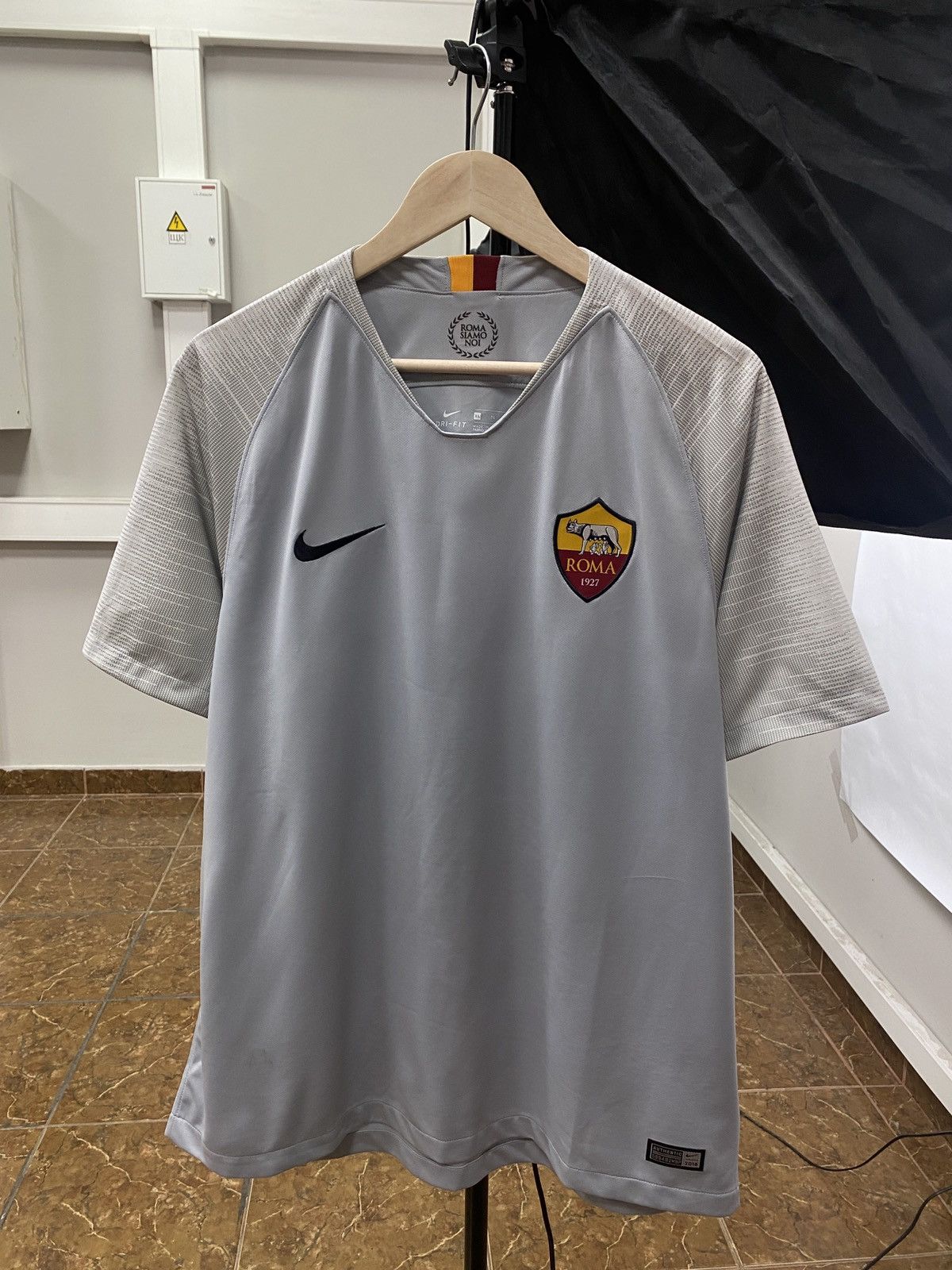 Nike Nike Roma 2018 Jersey Football shirt Size US XL / EU 56 / 4 - 1 Thumbnail