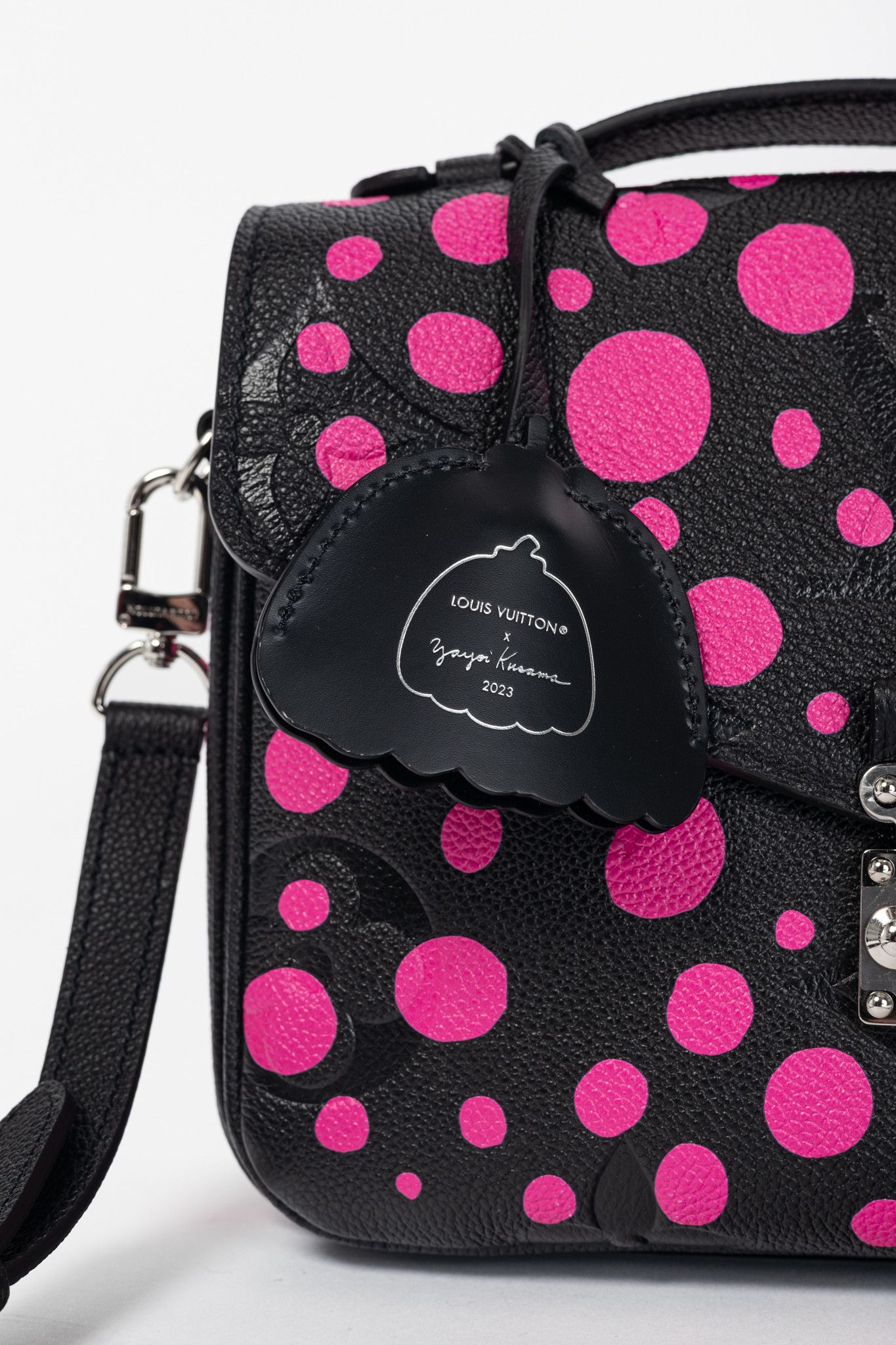 Louis Vuitton × Yayoi Kusama Louis Vuitton Pochette Metis MM Black & Fuchsia Satchel Size ONE SIZE - 9 Thumbnail