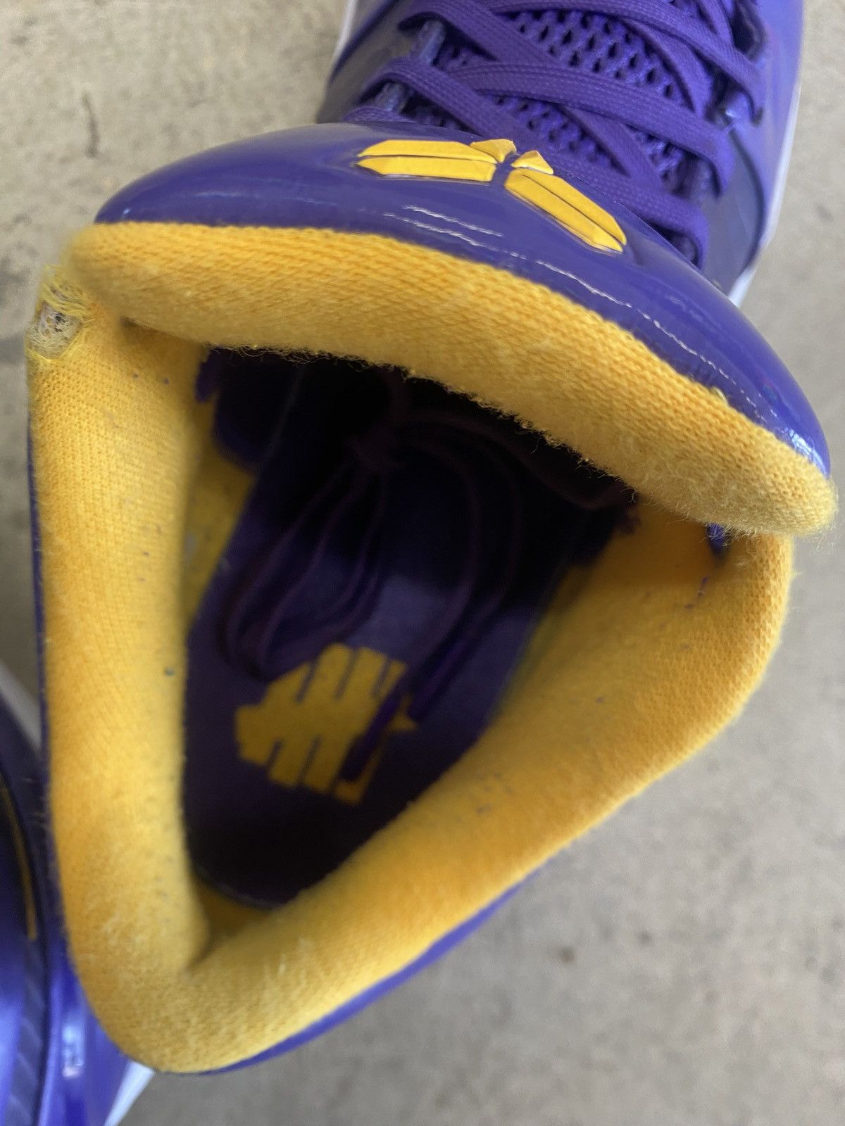 Nike × Undefeated Undefeated Kobe 4 Protro Los Angeles Lakers Size US 10 / EU 43 - 4 Thumbnail