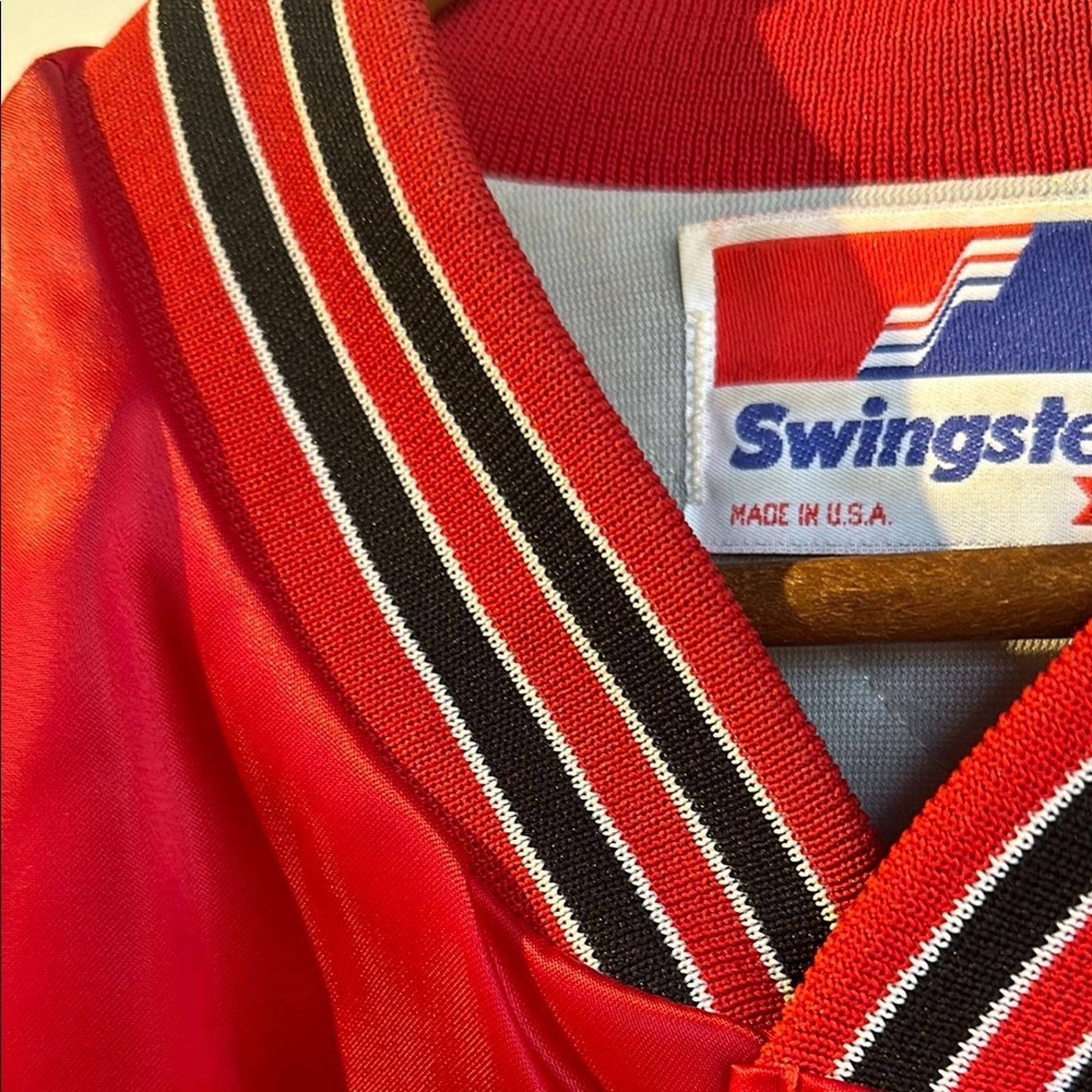 Swingster Vintage Chicago Bulls Red Satin Jacket Size US XL / EU 56 / 4 - 6 Thumbnail