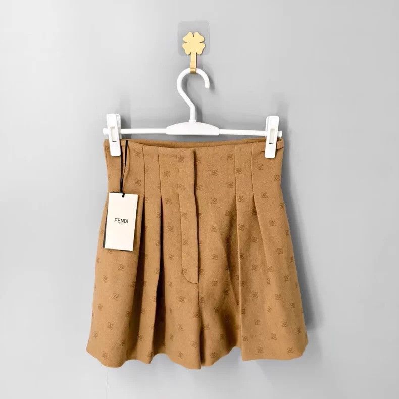 Fendi FENDI Beige Wool High-Waist Shorts - dmc Size US 36 / EU 52 - 1 Thumbnail