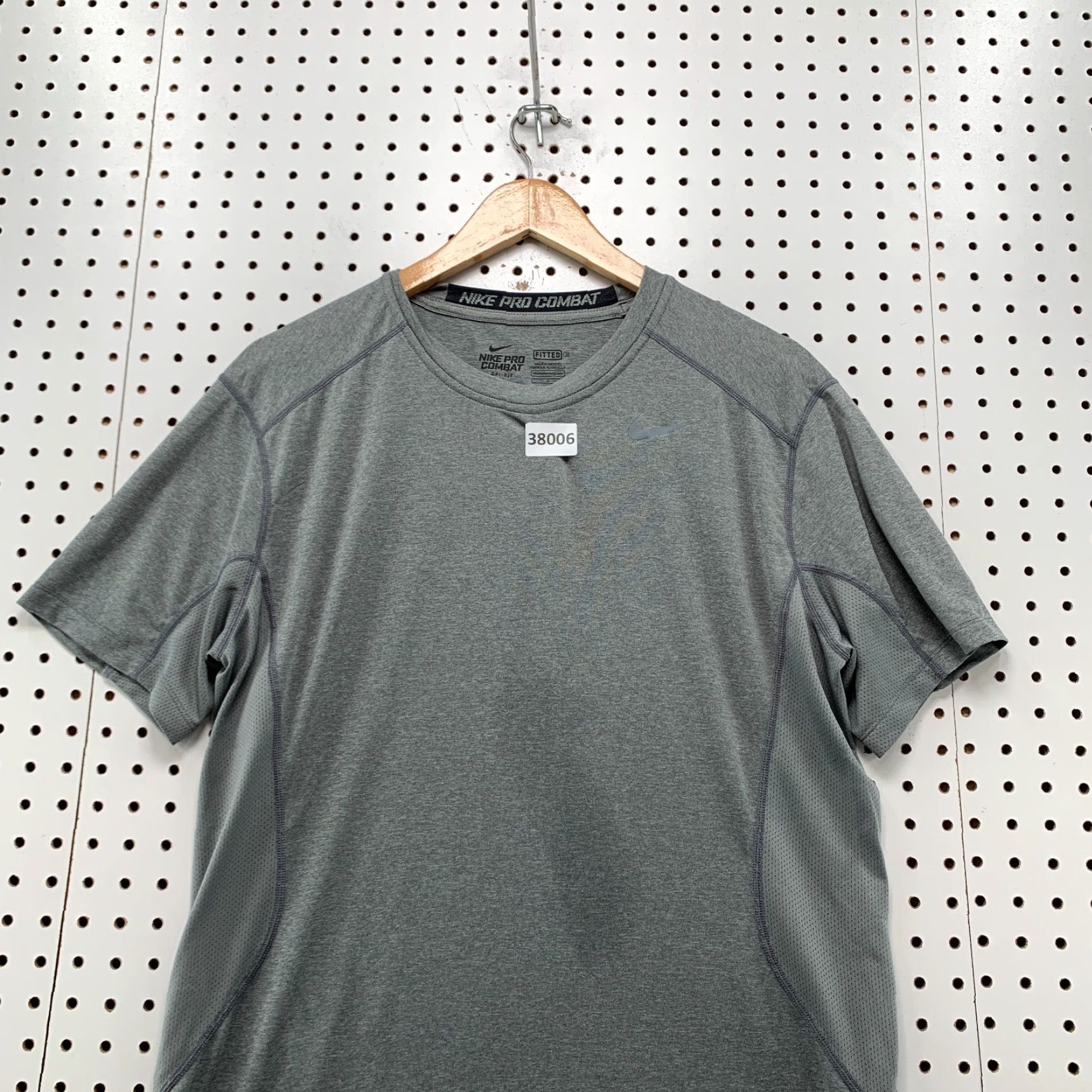 Nike Nike Pro Combat Active Shirt Mens Large Gray Fitted Short Sleeve Crew Neck T-Shirt Compression Athletic 20.5x29 Size US L / EU 52-54 / 3 - 2 Thumbnail