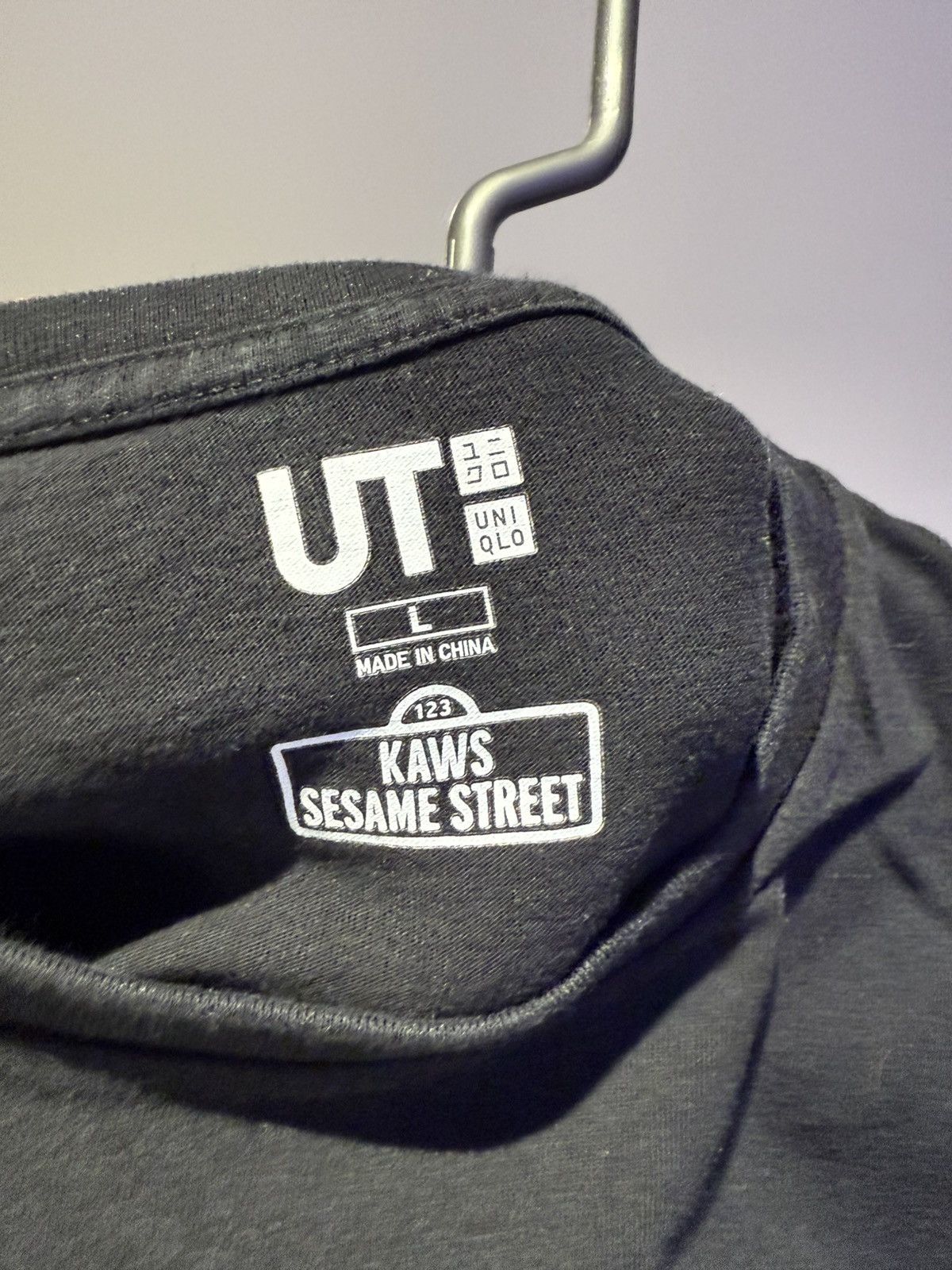Kaws Kaws x Uniqlo UT x Sesame Street 2018 limited edition Size US L / EU 52-54 / 3 - 3 Thumbnail