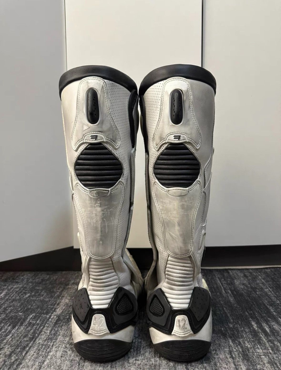 Balenciaga Balenciaga Worn-In Biker Boots Size US 9 / EU 42 - 4 Thumbnail