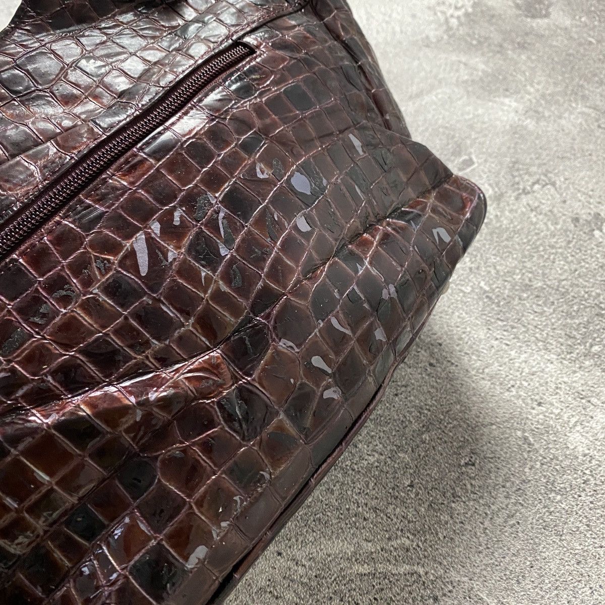 Japanese Brand 2000s Crocodile Pattern Leather Shoulder Bag Size ONE SIZE - 9 Thumbnail