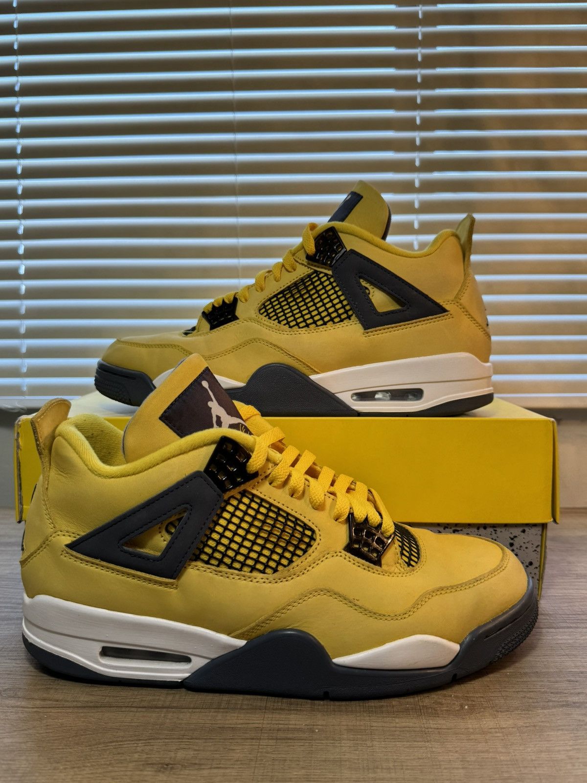 Jordan Brand Size:11 Retro 4 Lightning Size US 11 / EU 44 - 3 Thumbnail