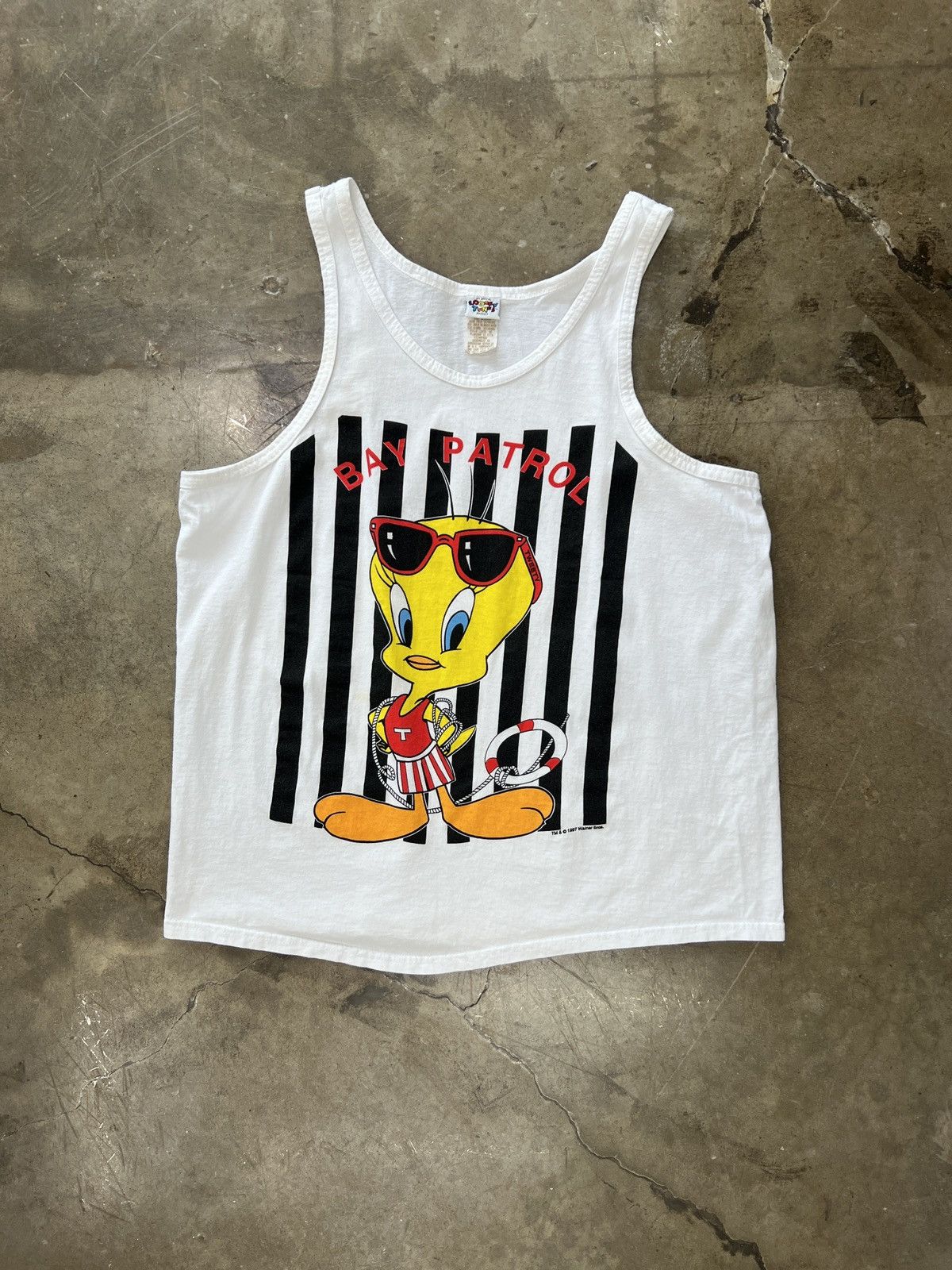 Vintage × Warner Bros Vintage 1997 Looney Tunes Tweety Bay Watch Tank Top Large Size US L / EU 52-54 / 3 - 2 Thumbnail
