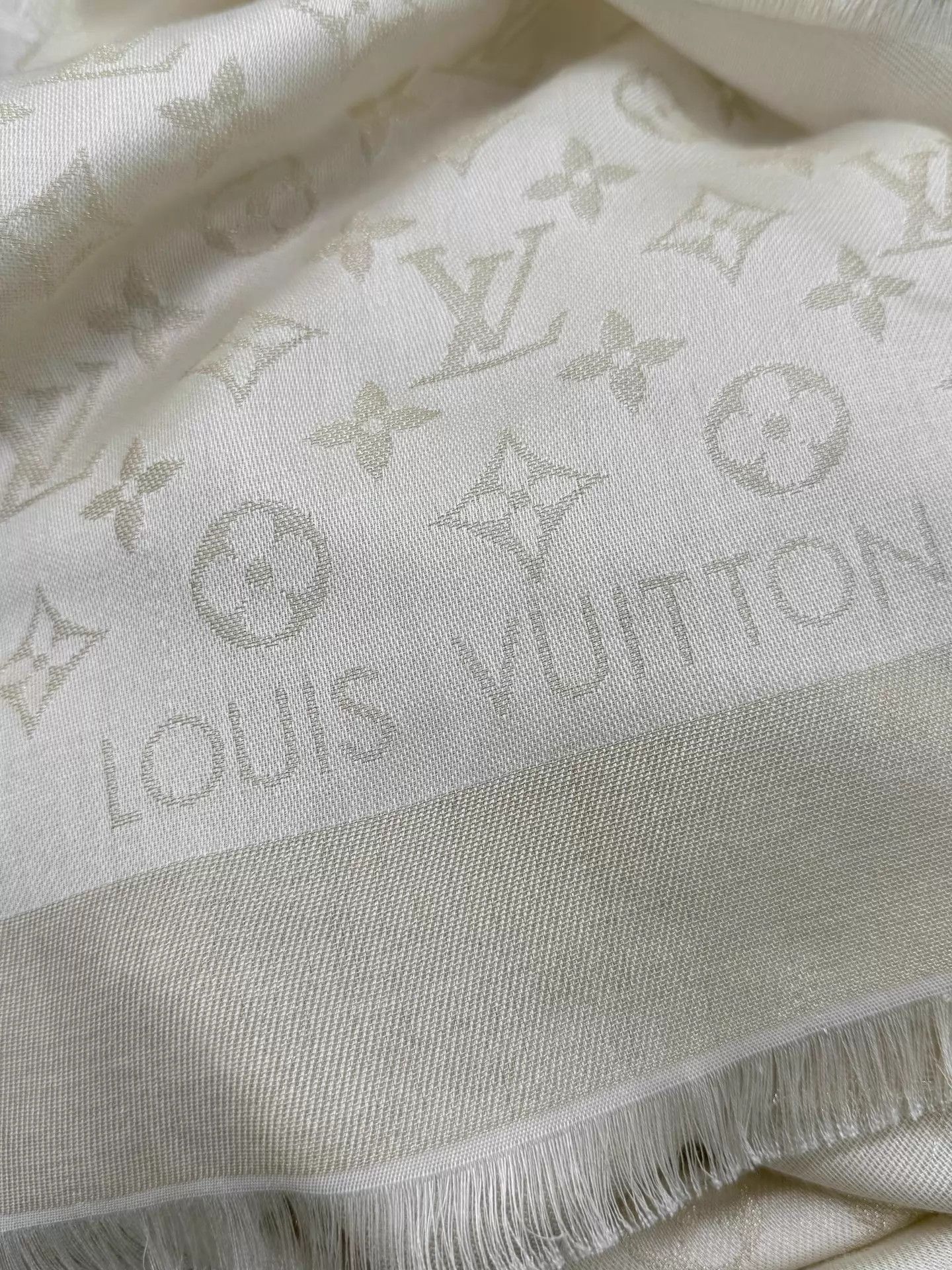 Louis Vuitton Louis Vuitton White Monogram Large Scarf New Size ONE SIZE - 4 Thumbnail