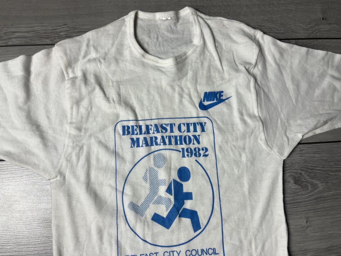 Vintage Vintage 1982 The Belfast Marathon Nike T-Shirt Guinness Size US L / EU 52-54 / 3 - 3 Thumbnail