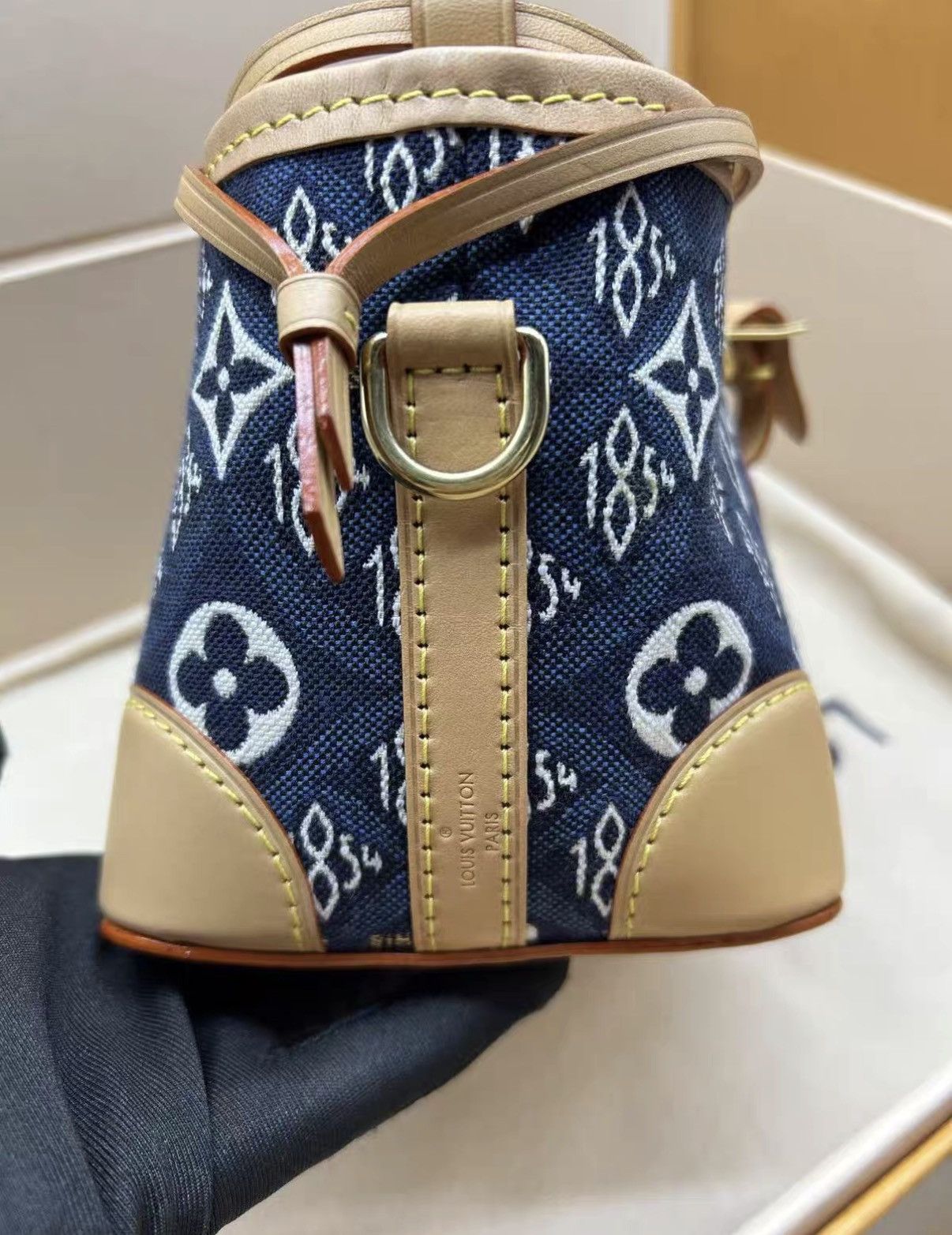 Louis Vuitton LV Louis Vuitton Runway Noe Purse J38 Size ONE SIZE - 3 Thumbnail