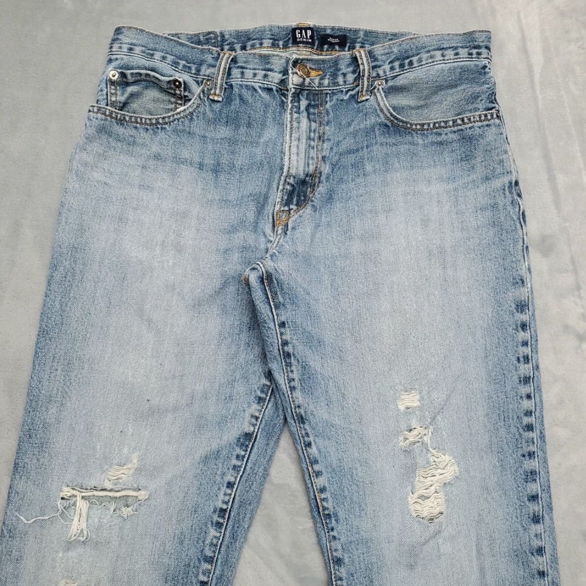 Gap Gap Jeans Mens 33x34 Blue Denim 100% Cotton Straight Leg Medium Wash Classics Jeans Mens 90s USA American Belt Loops 5-Pocket Zip Bags Womens? Size US 33 - 3 Thumbnail