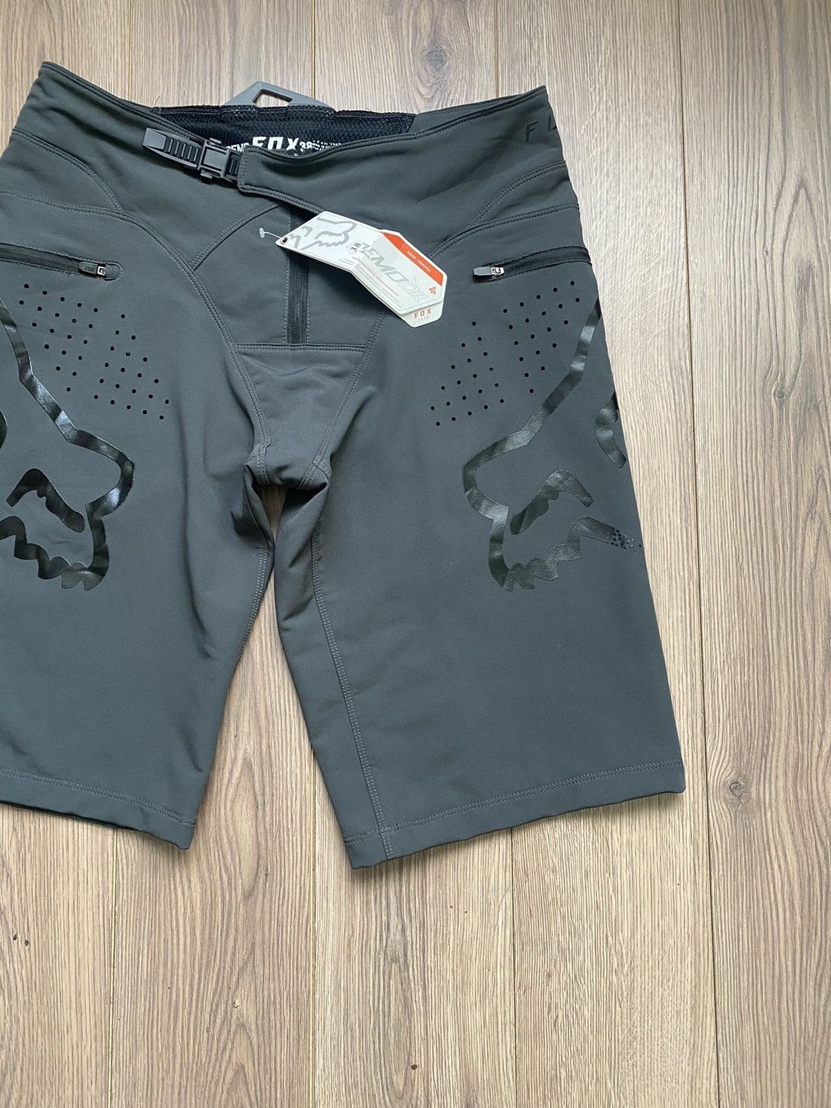Fox Racing × Vintage Vintage Fox Racing Big Logo Grey Shorts Size 38 Size US 38 / EU 54 - 3 Thumbnail