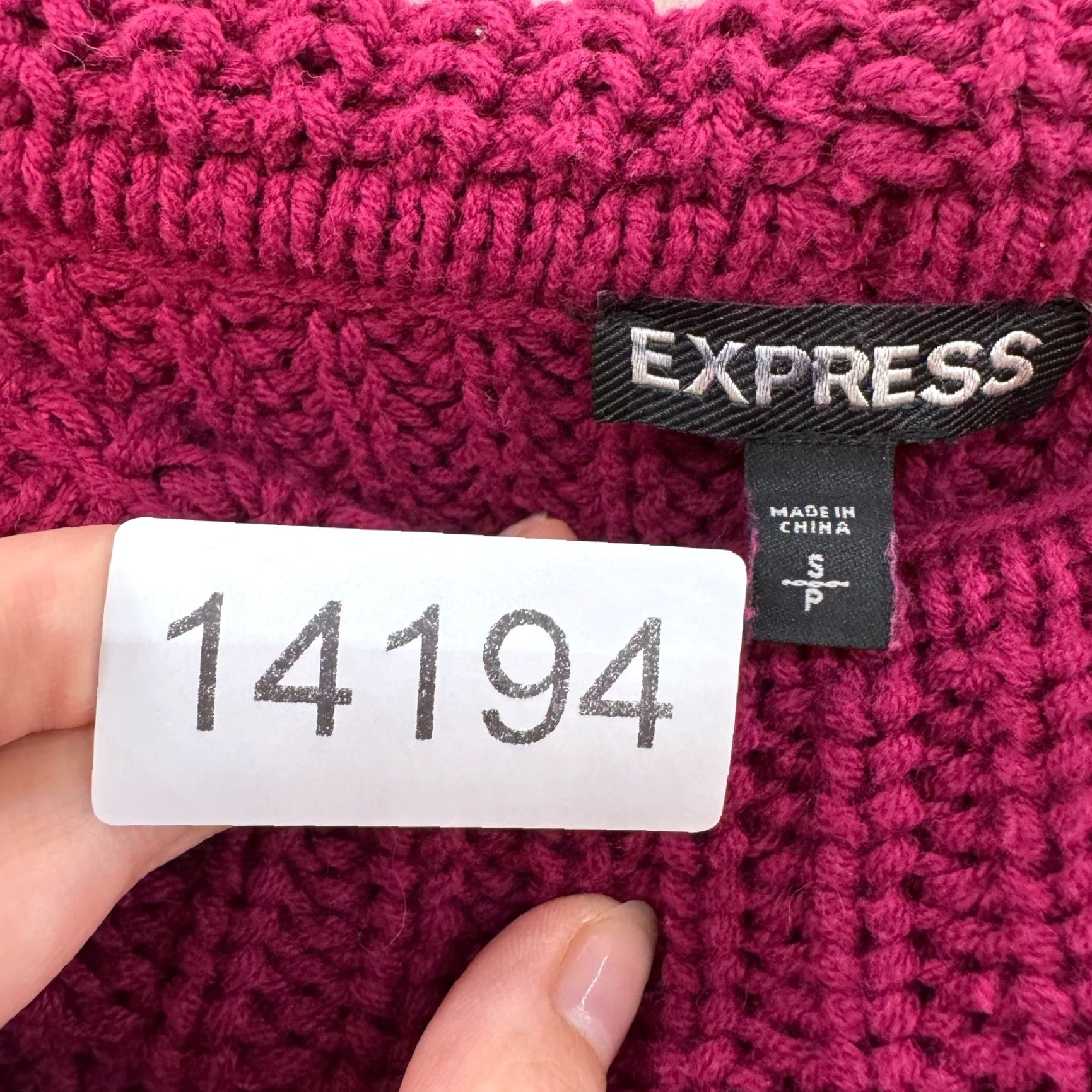 Express Express Off Shoulder Sweater Small Berry Red Chunky Knit Long Sleeve Size S / US 4 / IT 40 - 6 Thumbnail
