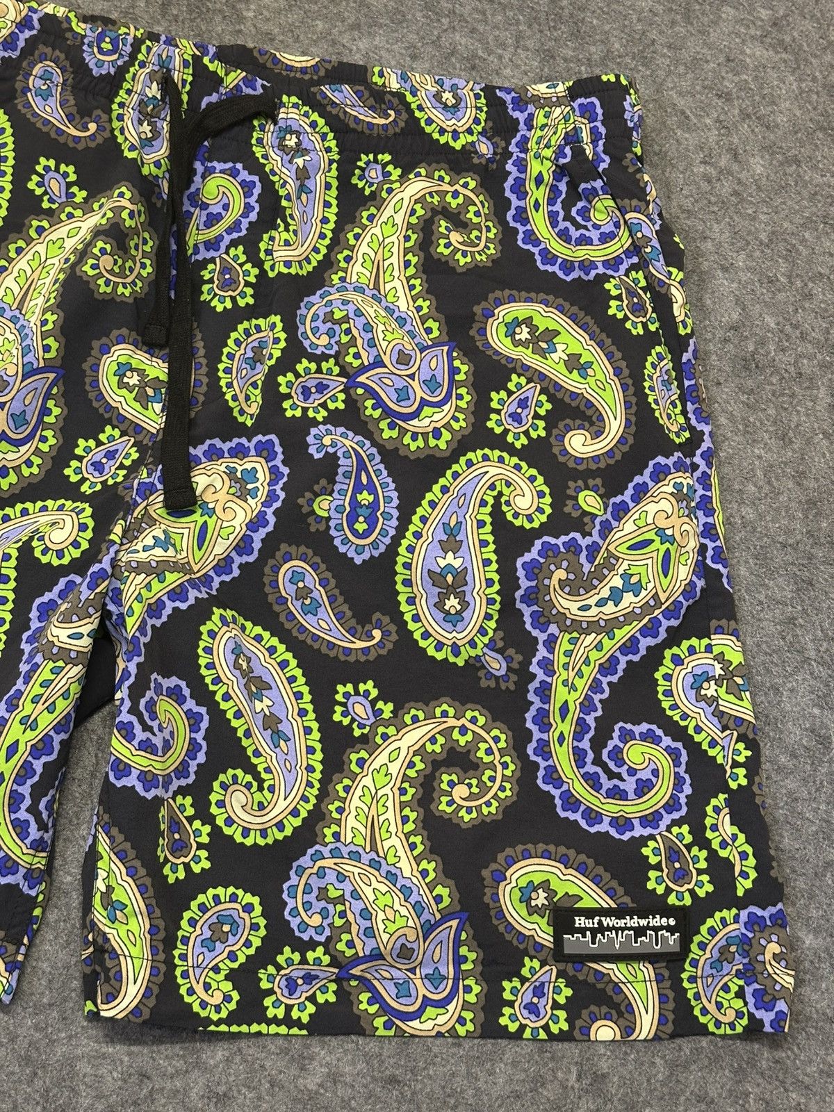 Huf HUF Paisley Easy shorts featuring a green and blue. Size US 34 / EU 50 - 4 Thumbnail