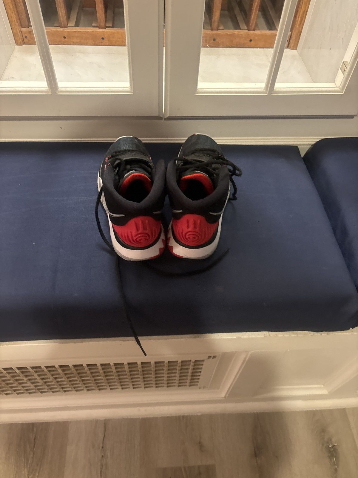 Nike Kyrie 6 GS Bred Gently Used Size 5Y No Box Size US 5 / EU 37 - 4 Thumbnail