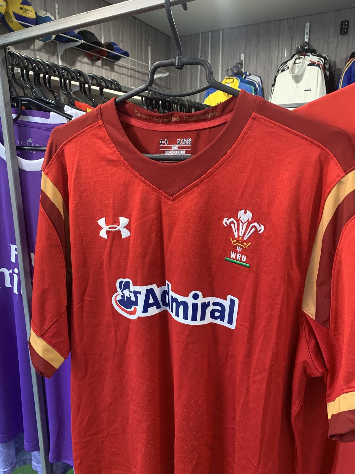 Under Armour Wales Team Jersey Rugby Shirt Red Under Armour Mens Size XL Size US XL / EU 56 / 4 - 2 Thumbnail