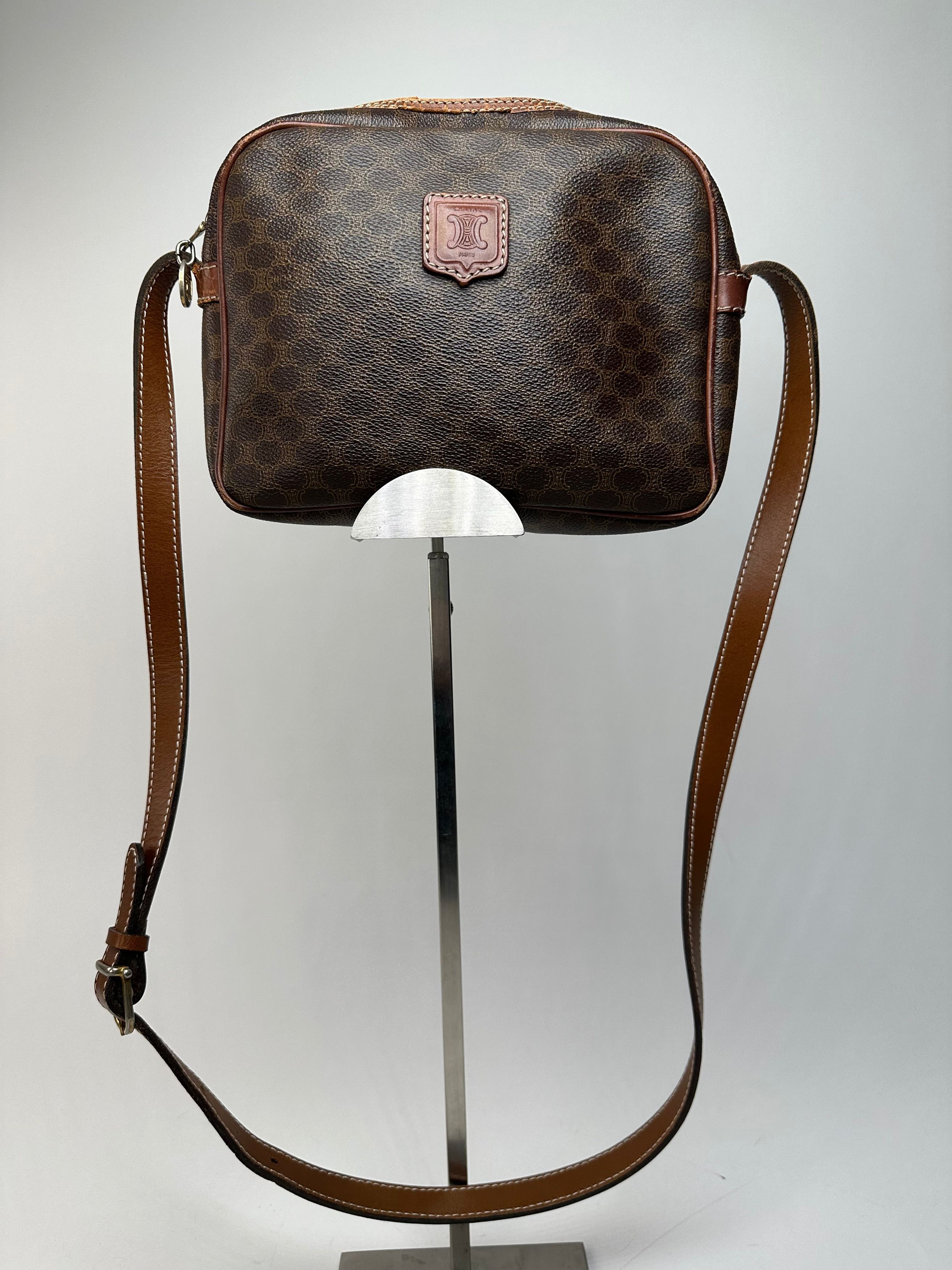 Celine Vintage Paris Triomphe Monogram Leather Shoulder bag Brown Size ONE SIZE - 1 Thumbnail