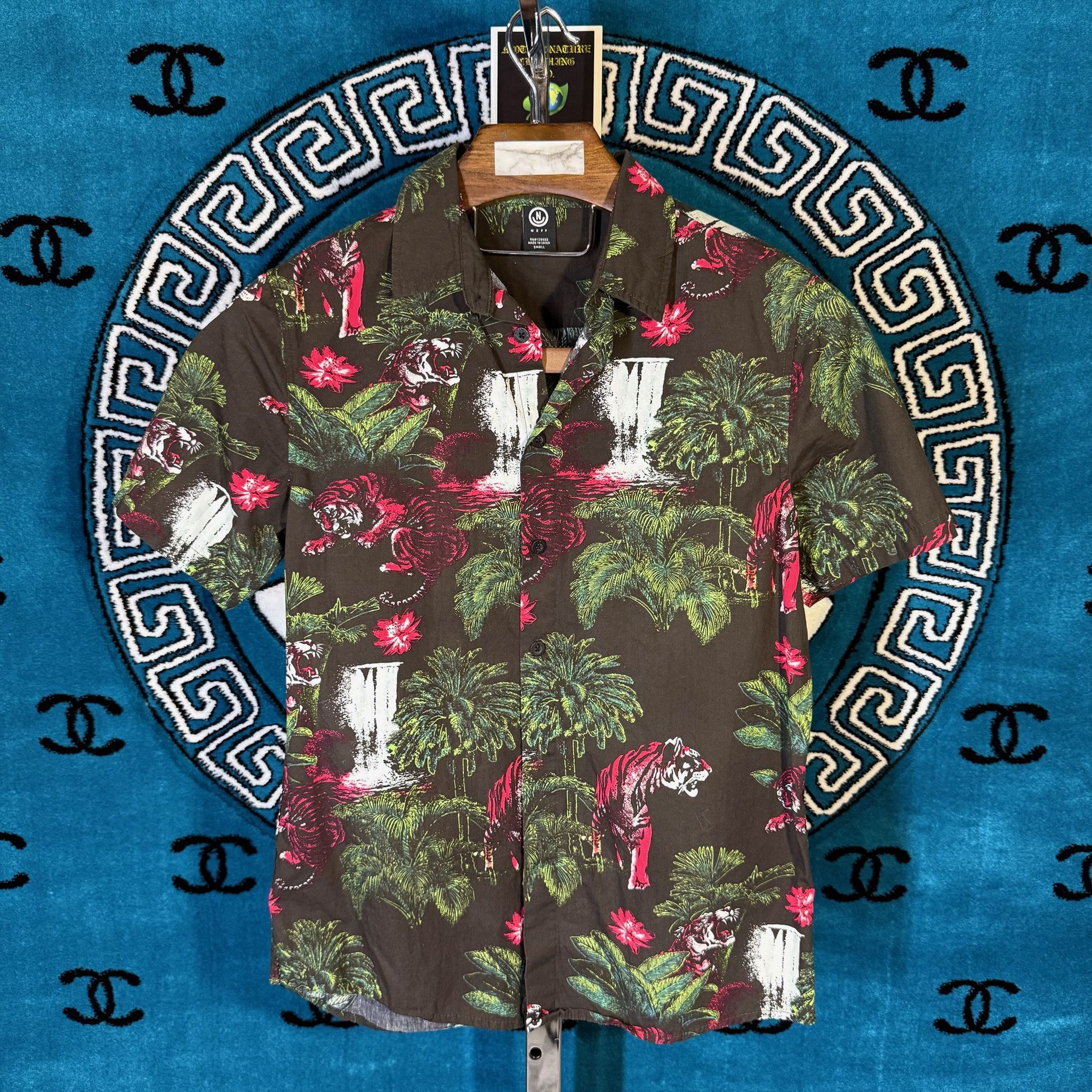 NEFF TIGER FLORA WATERFALLS S/S BUTTON UP Size US S / EU 44-46 / 1 - 1 Preview