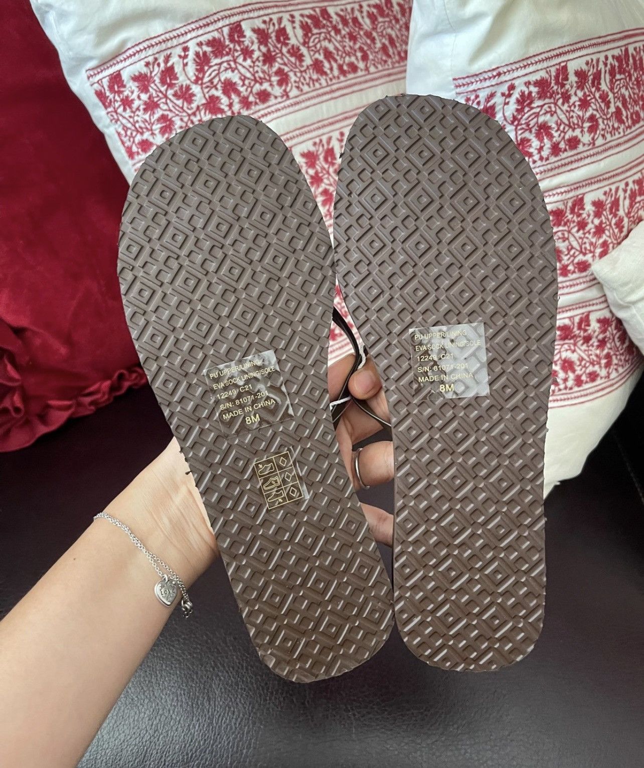 Tory Burch Tory Burch flip flop leather top straps in size 8 Size US 8 / IT 38 - 3 Thumbnail