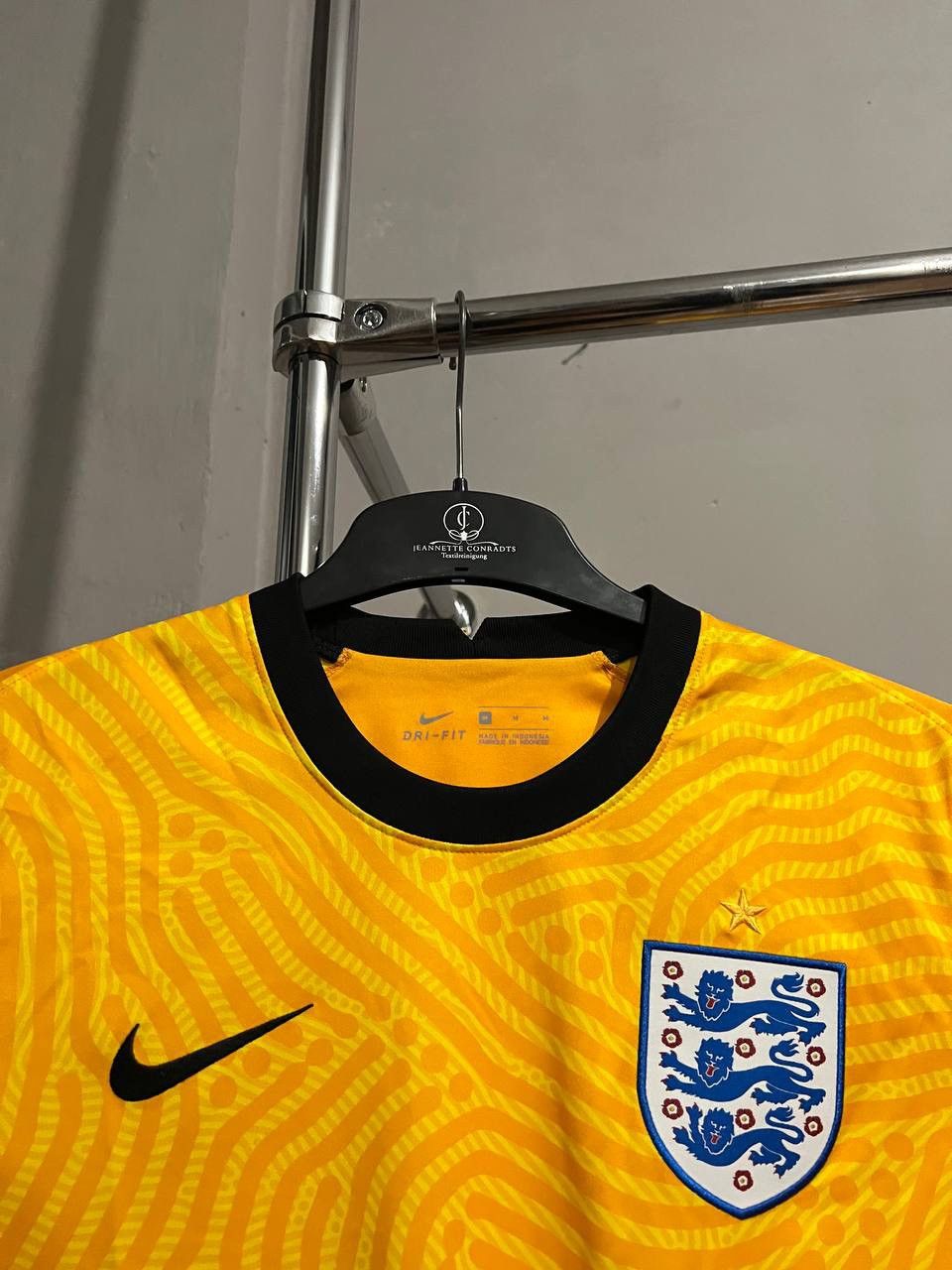 Nike 2020/21 ENGLAND TEAM GK SOCCER JERSEY FOOTBALL SHIRT SZ M Size US M / EU 48-50 / 2 - 9 Thumbnail