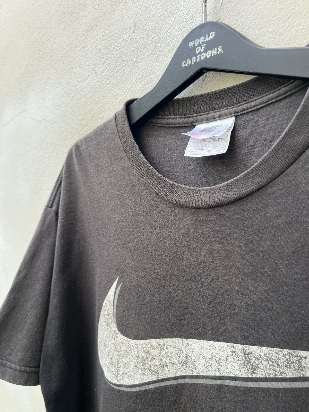 Nike Vintage 90s Nike Distressed Sun Faded Black Swoosh t shirt Size US L / EU 52-54 / 3 - 10 Thumbnail