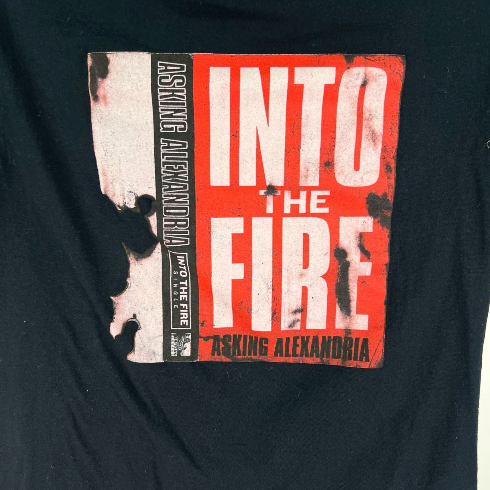Gildan Into The Fire Asking Alexandria T Shirt Adult L Black Graphic Tee Size US L / EU 52-54 / 3 - 2 Thumbnail
