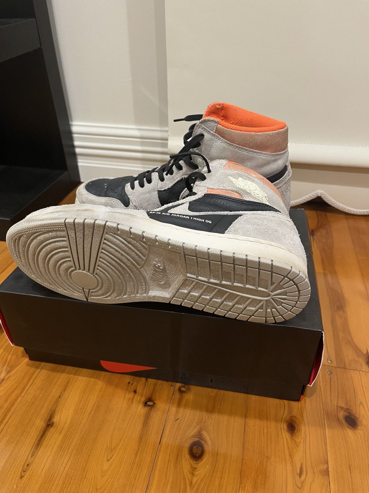 Jordan Brand Jordan 1 Retro High OG Neutral Grey Hyper Crimson Size US 11.5 / EU 44-45 - 2 Thumbnail