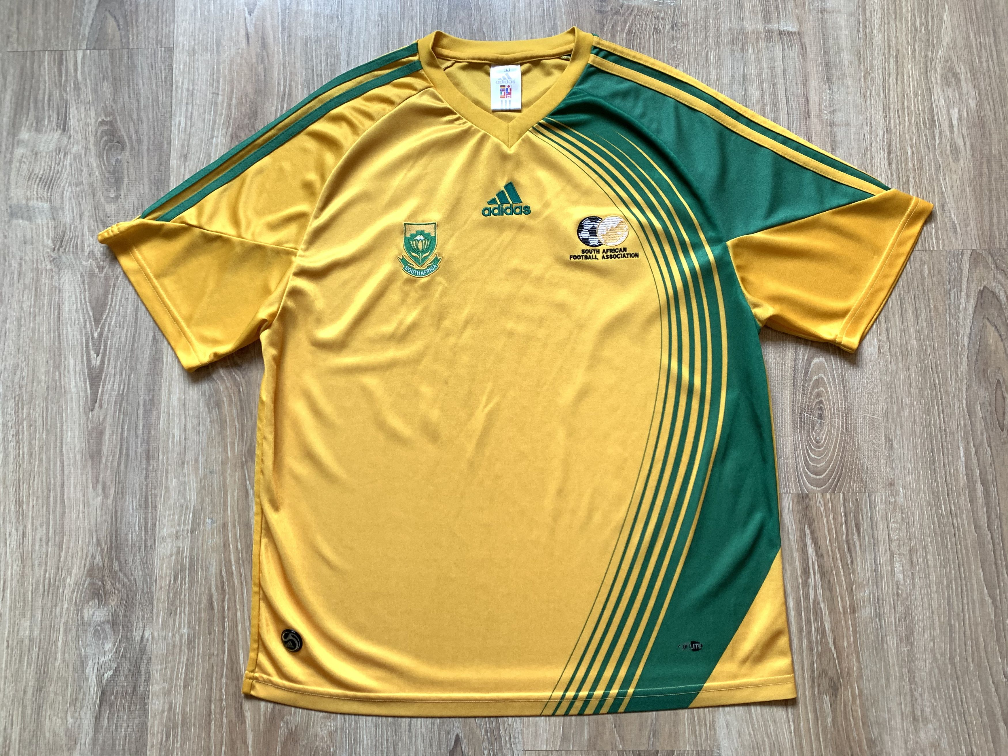Adidas × Vintage Vintage Adidas South Africa Football Team 2007-2009 Size US L / EU 52-54 / 3 - 8 Thumbnail