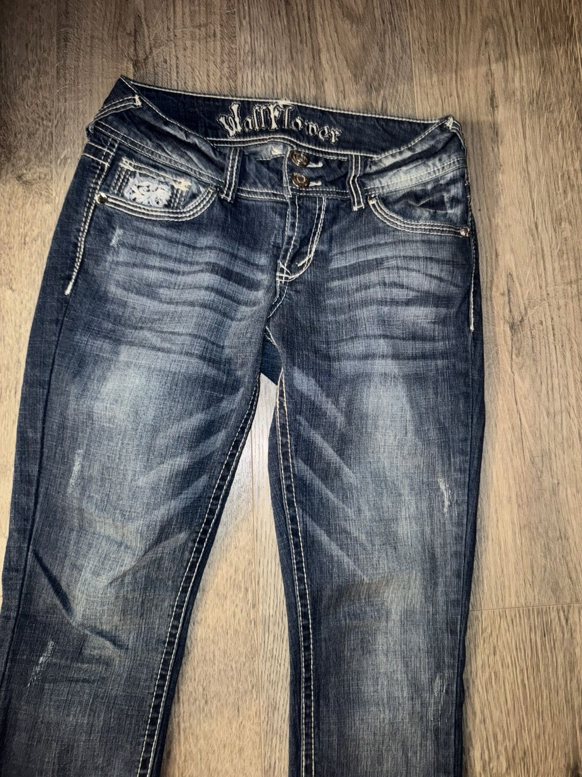 Other WALLFLOWER Early 2000’s Y2K Low-waisted, straight blue jeans Size 26" / US 2 / IT 38 - 9 Thumbnail