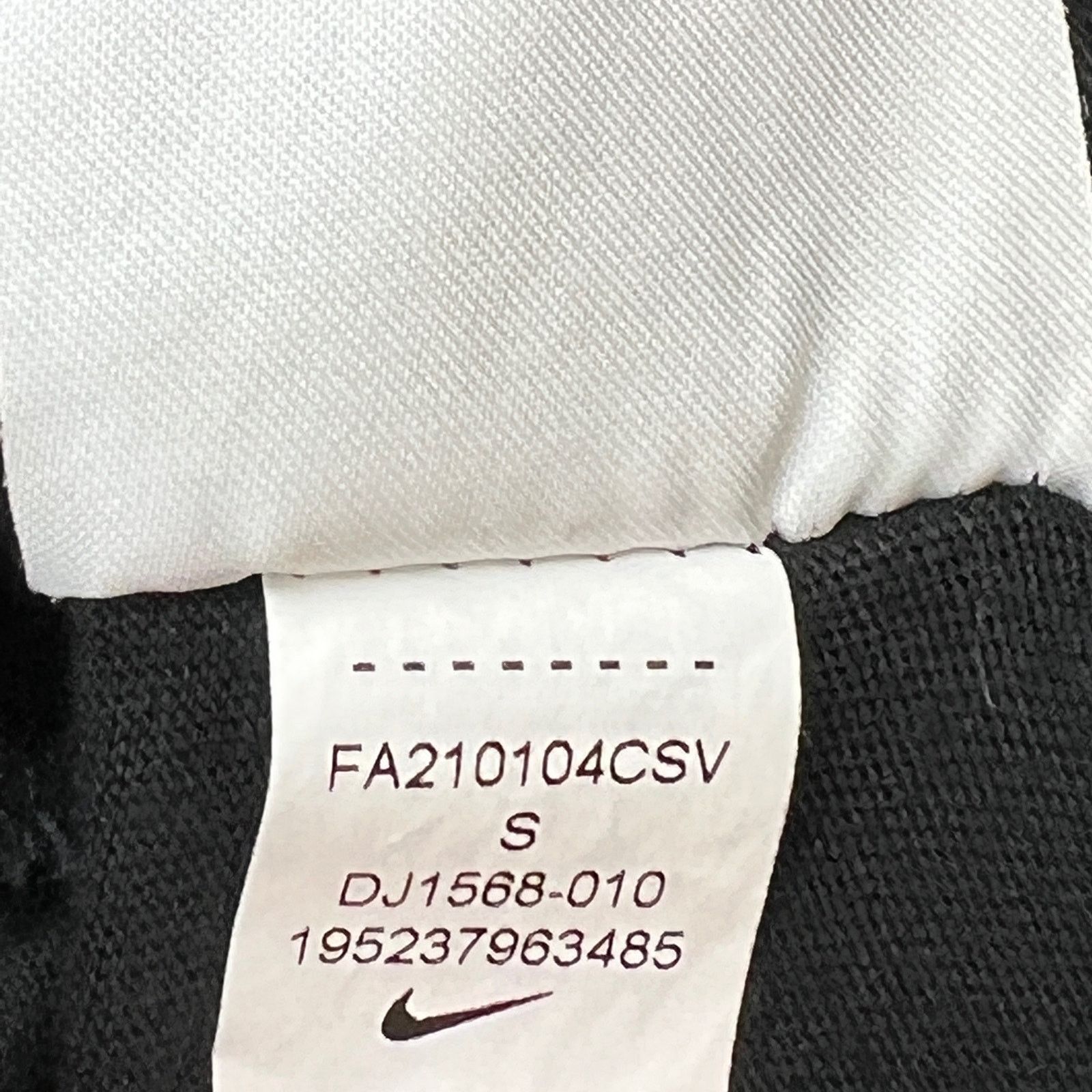 Nike Nike Sportswear NSW Club Essentials T-Shirt Logo Embroidery Size US S / EU 44-46 / 1 - 8 Thumbnail