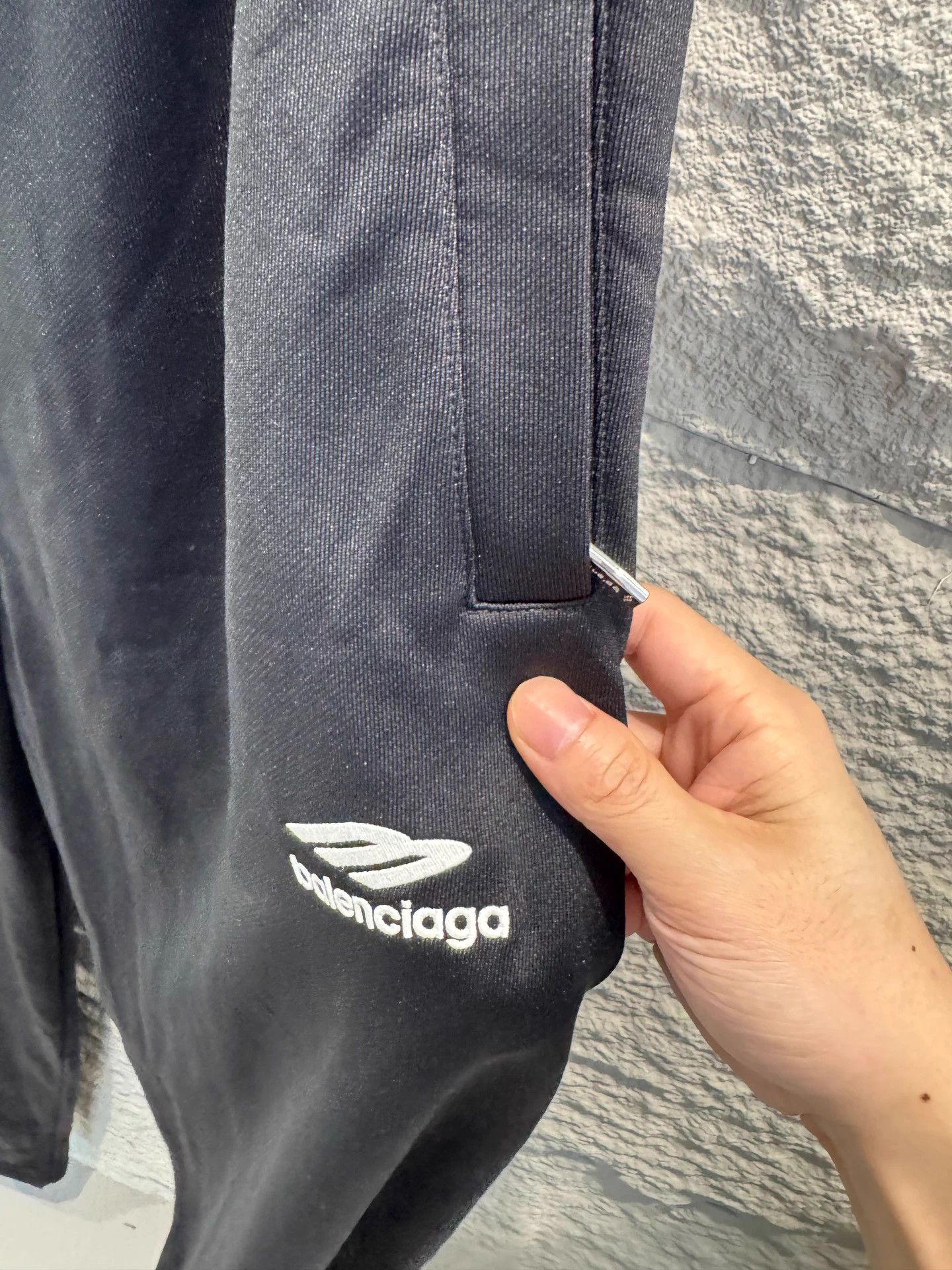 Balenciaga Balenciaga Women's 3B Print Black Sweatpants Size 25" / US 0 / IT 36 - 2 Thumbnail