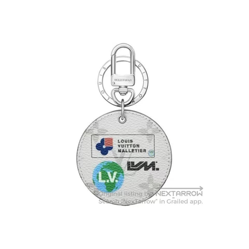 Louis Vuitton Louis Vuitton White Monogram Globe Keychain. Size ONE SIZE - 2 Thumbnail