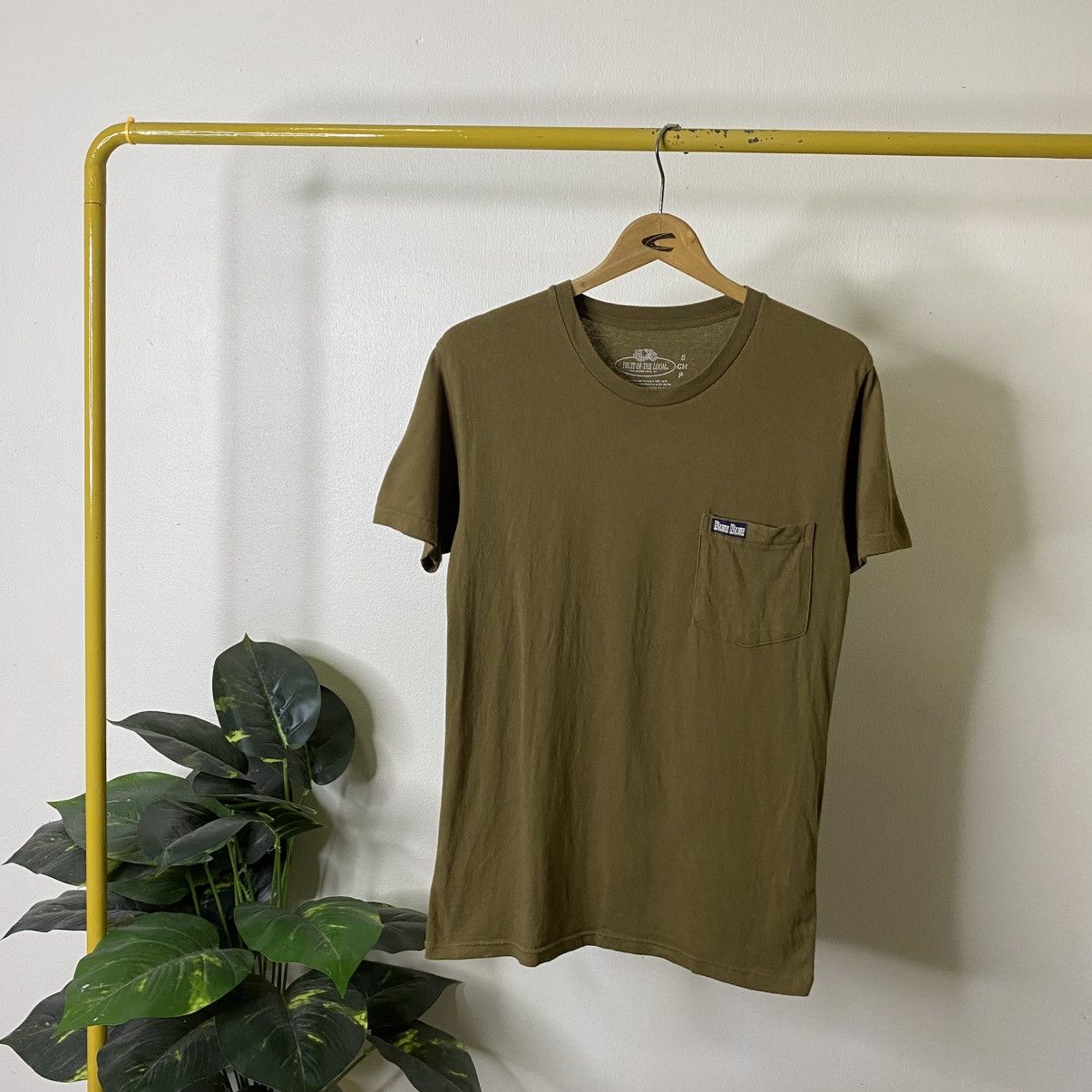 Blue Blue Japan × Fruit Of The Loom Single Pocket Olive Green Blank T Shirt Size US S / EU 44-46 / 1 - 1 Thumbnail
