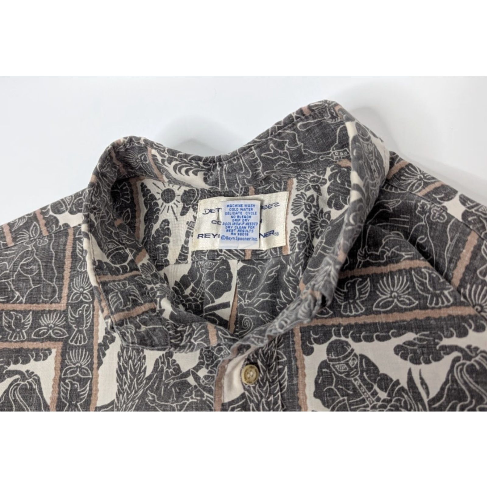Reyn Spooner VTG Reyn Spooner Hawaiian Shirt Men’s L Surf Wave Print Aloha Dietrich Varez United States USA Shirt/L) Size US L / EU 52-54 / 3 - 7 Thumbnail
