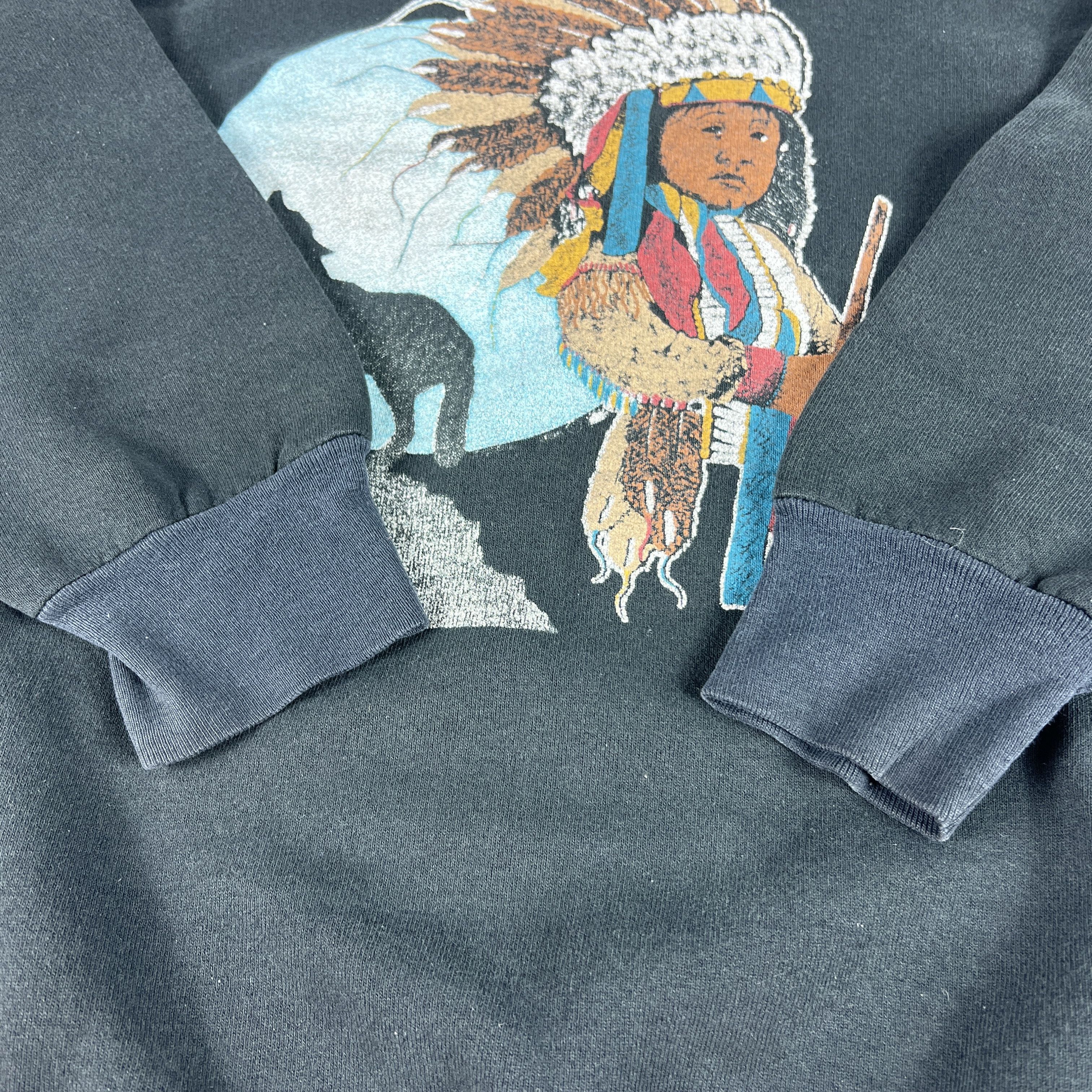 Vintage VTG 80s Wolf Indigenous Native Sweatshirt Faded Crewneck Size US L / EU 52-54 / 3 - 7 Thumbnail