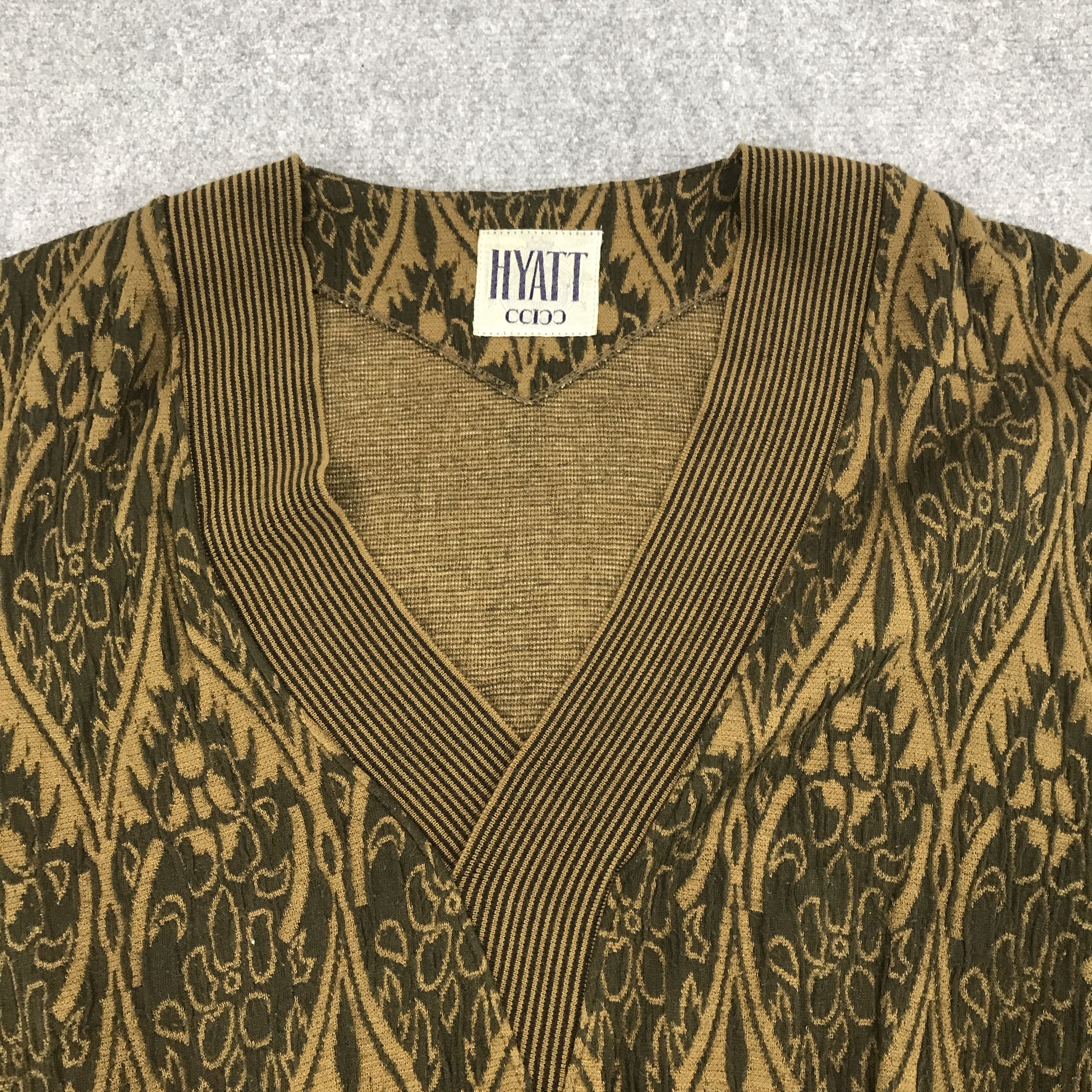 Colette Hyatt × Japanese Brand Rare🔥hyatt college V Neck design sweatshirt Size US L / EU 52-54 / 3 - 8 Thumbnail
