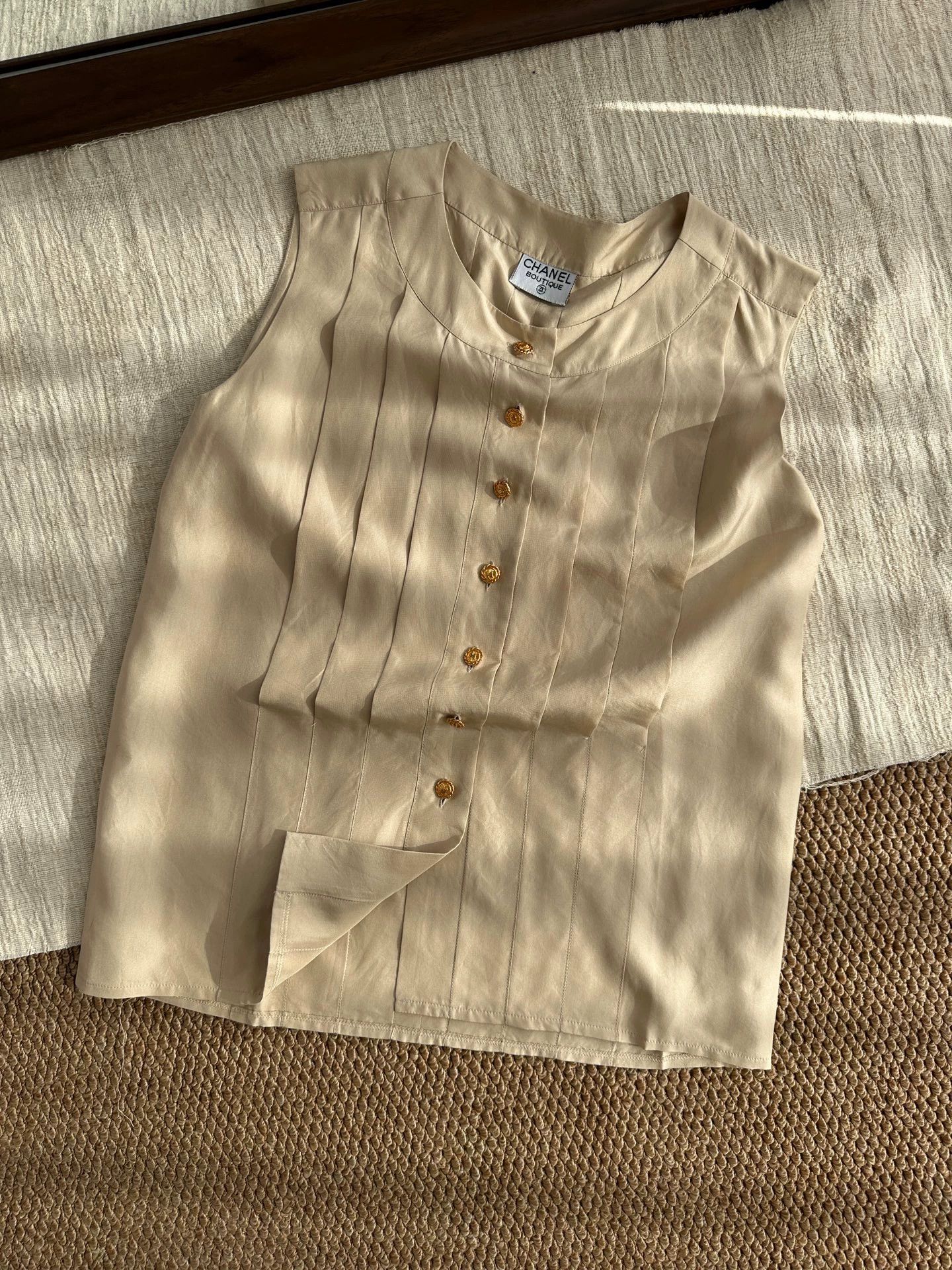 Chanel CHANEL Vintage Camellia Gold Paneled Blouse Women Beige Size M / US 6-8 / IT 42-44 - 3 Thumbnail