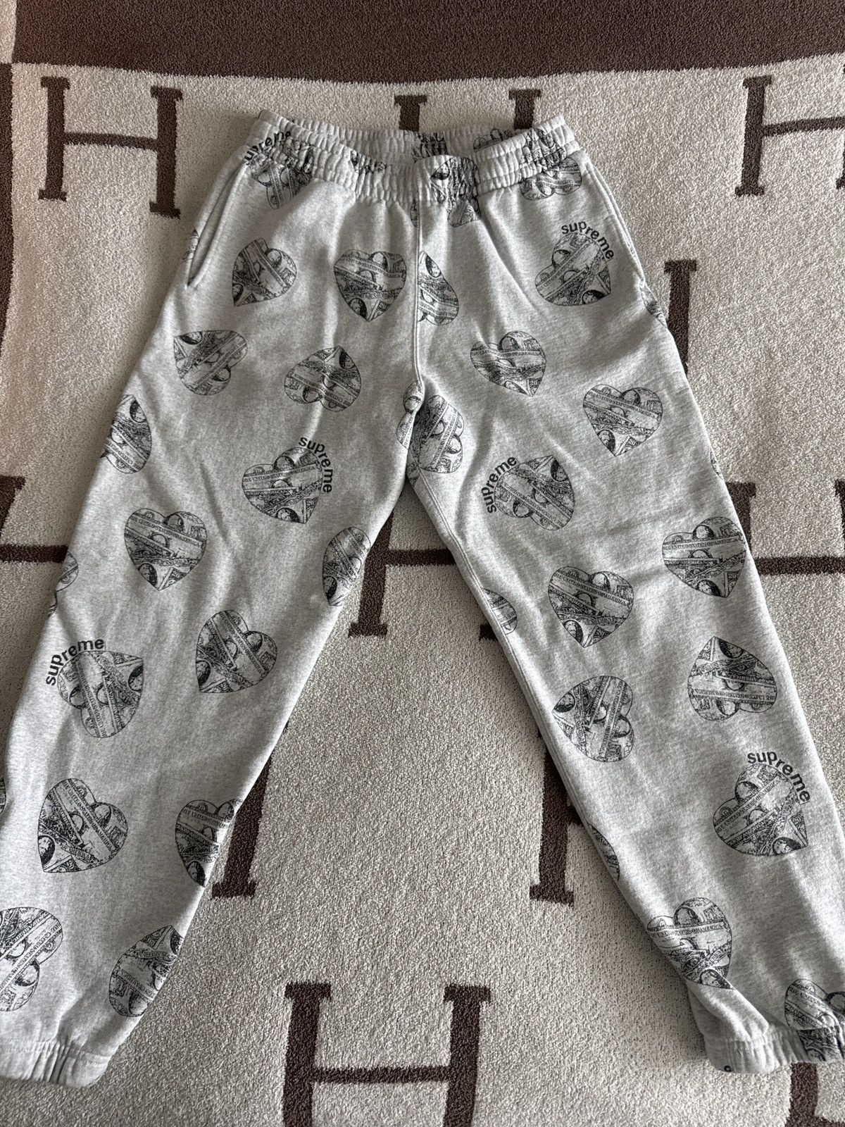 Supreme Supreme Love Cash Sweatpants Size US 31 - 1 Thumbnail