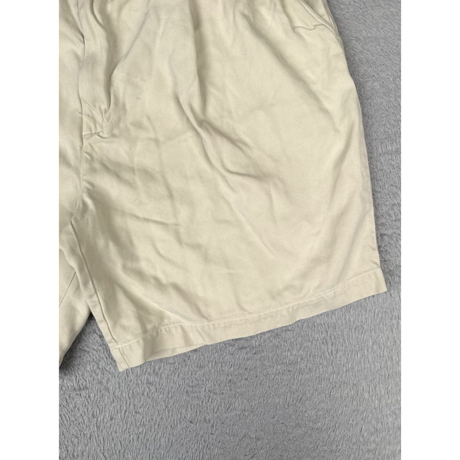 Tommy Bahama Tommy Bahama Shorts Mens 38 Beige Silk Relax Pleated Bermuda Casual Beach 38in Regular Size US 38 / EU 54 - 2 Thumbnail