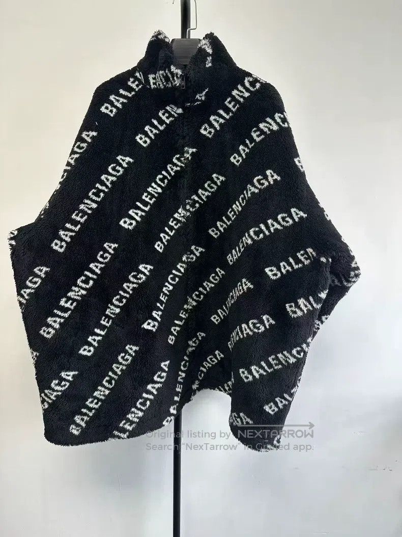 Balenciaga Balenciaga Standing Collar Raglan Sleeve Loose Faux Fur Pu Size XXS / US 00 / IT 34 - 1 Thumbnail