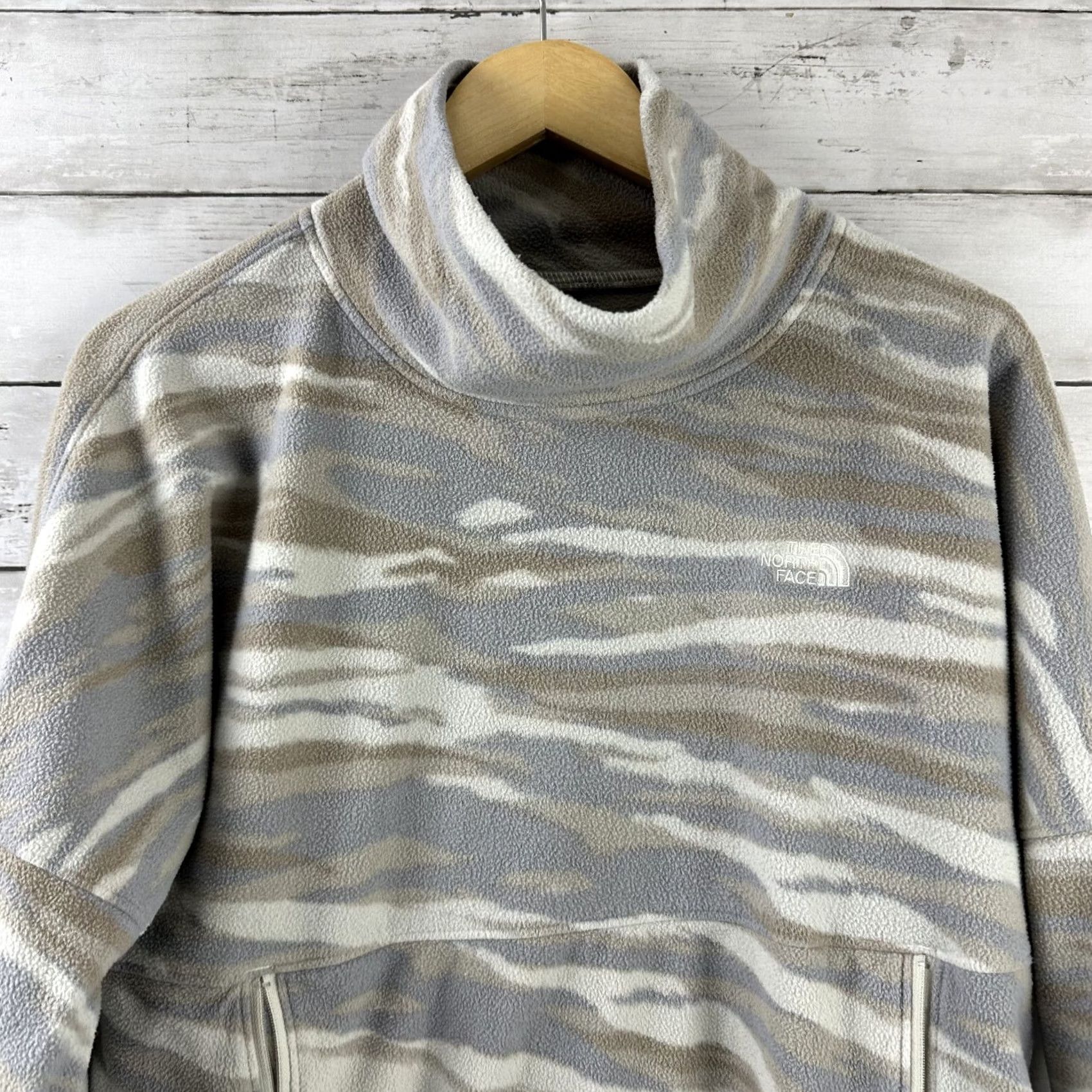 The North Face THE NORTH FACE Women's Gray Camouflage Pullover Fleece Size Large Size L / US 10 / IT 46 - 2 Thumbnail