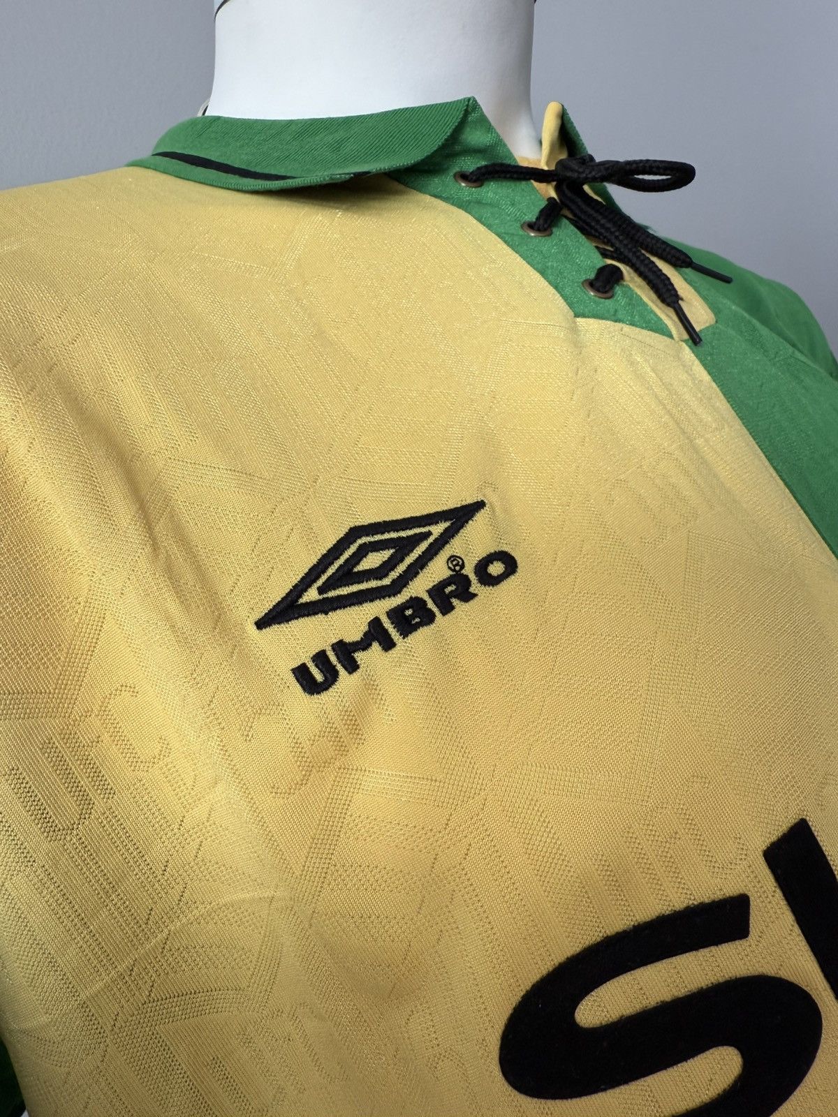 Umbro Eric Cantona Manchester United New Men’s UMBRO Soccer Jersey Size US S / EU 44-46 / 1 - 7 Thumbnail