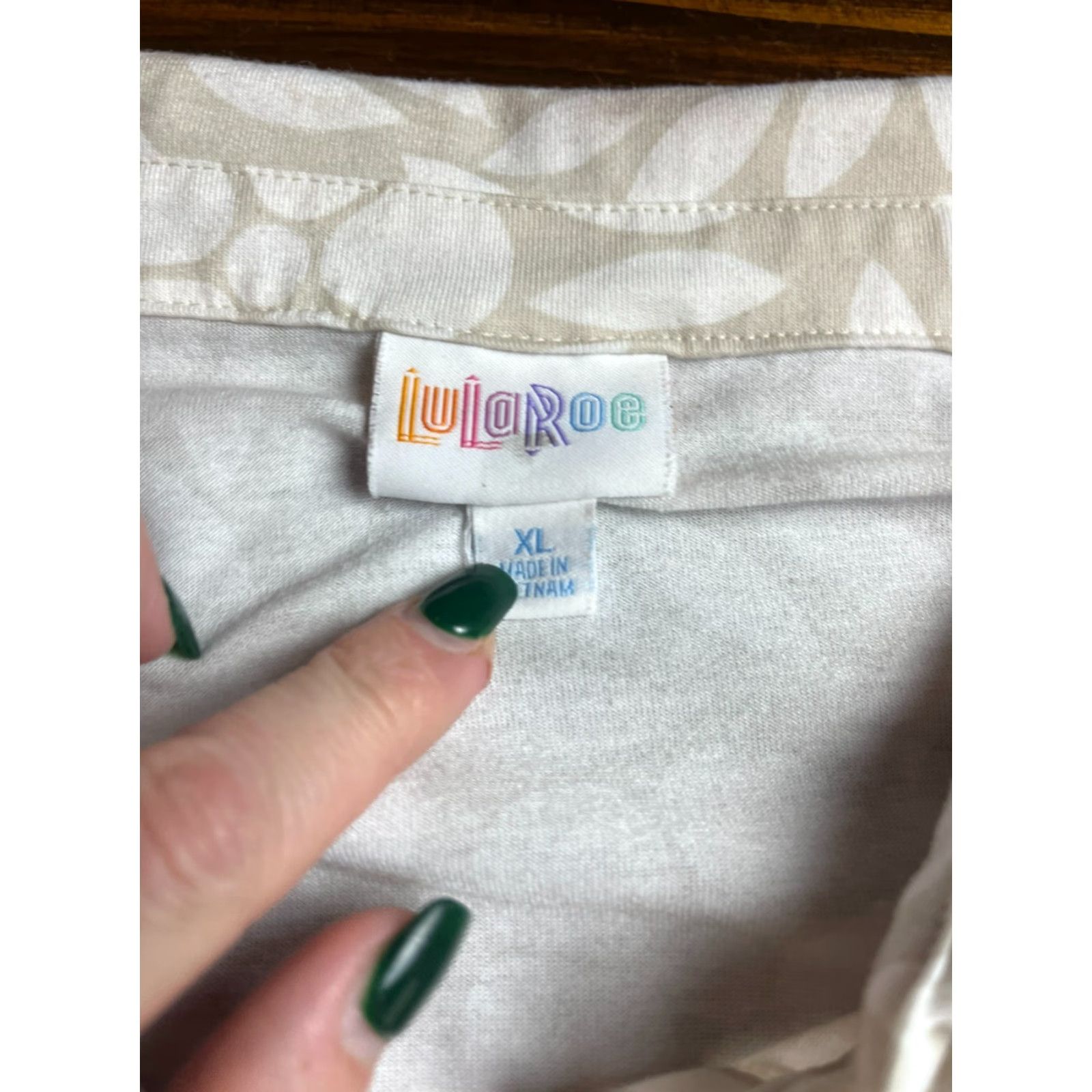 Vintage LuLaRoe Shirt Women's Size XL Tan White Floral 3/4 Sleeve Size XL / US 12-14 / IT 48-50 - 6 Thumbnail