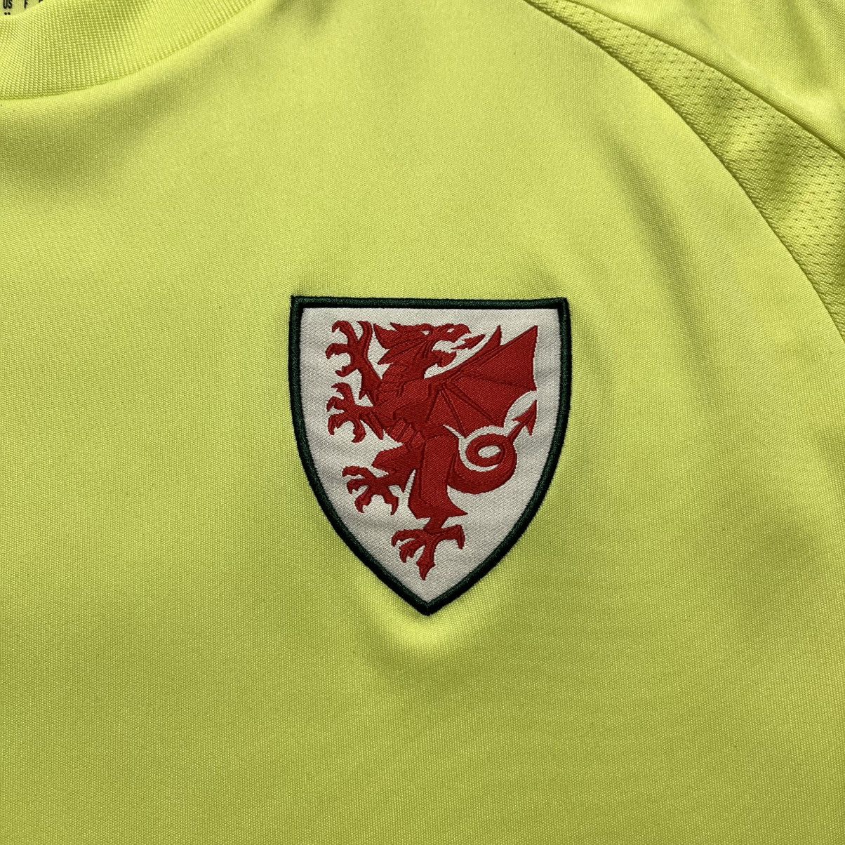 Adidas Adidas Wales 2024/2025 Home Soccer Jersey Football Blokecore Size US M / EU 48-50 / 2 - 3 Thumbnail
