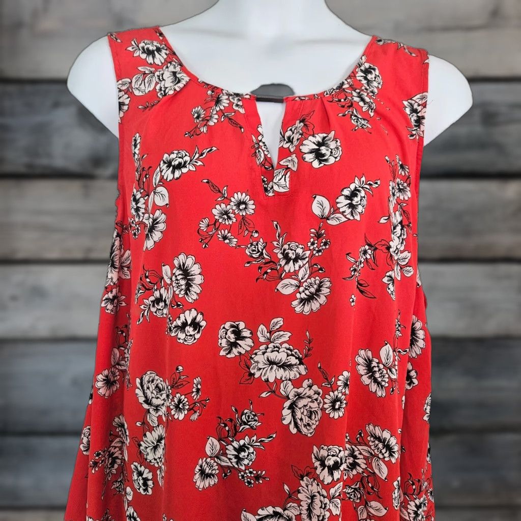 Torrid Torrid Top Sz 5X Red White Floral Sleeveless Keyhole Womens Size XXL / US 16-18 / IT 52-54 - 1 Thumbnail